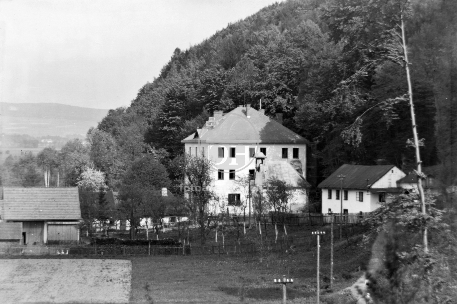 Negativ - Lesní hotel ("U Kapličky")