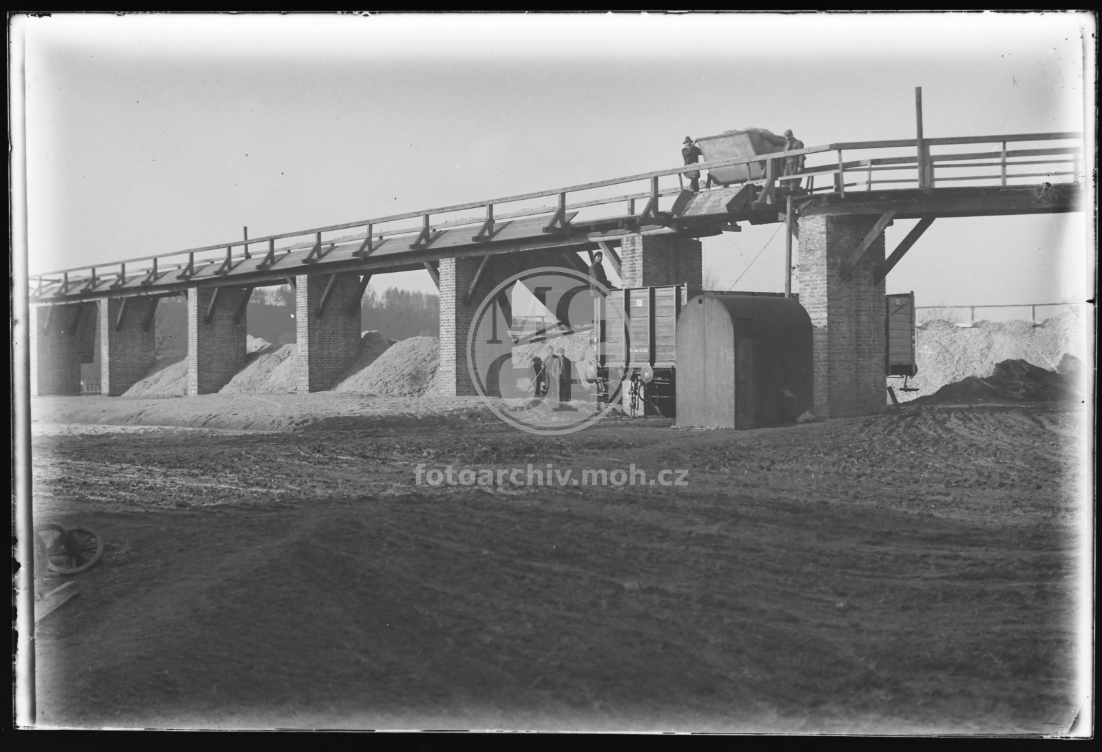 Negativ - Poslední  kampaň v cukrovaru
Cukrovar byl definitivně zrušen 29.4.1925.