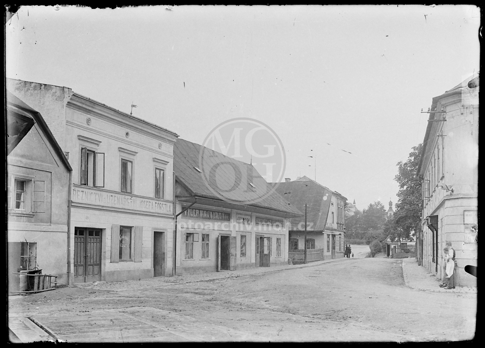 Negativ - Svatohavelská ulice čp. 105 (Řeznictví a uzenářství Josefa Förstla), čp. 104 (Hostinec "U Zlaté hvězdy" - Josef Mucha), čp. 112 (Hostinec "U Netuků")