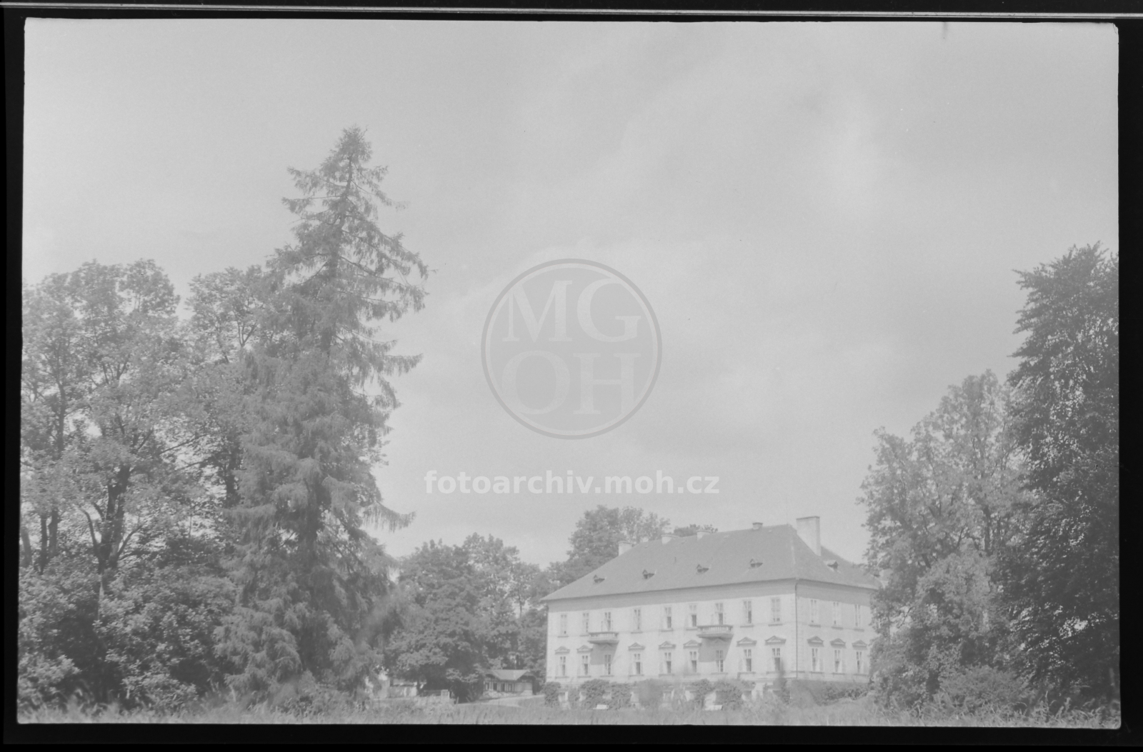 Negativ - Zámecký park v Černíkovicích, zámek v Kvasinách
