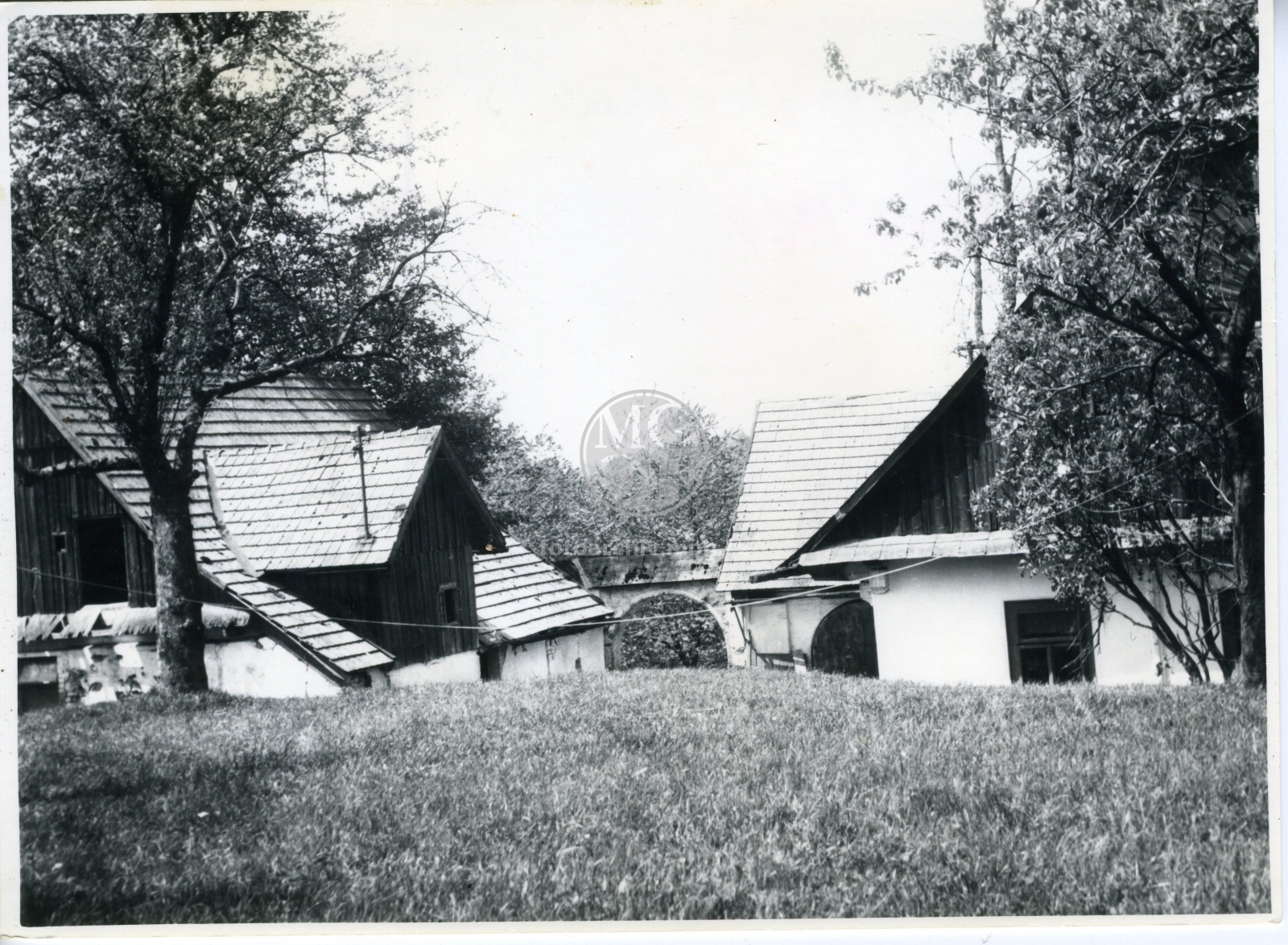 Fotografie - Lidová stavba - totéž co předchozí
