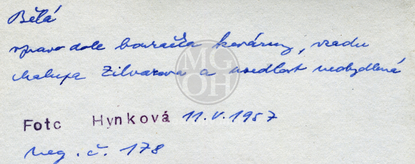 Fotografie - Lidová stavba - vpravo dole bouračka kovárny, vzadu chalupa Zilvarova a neobydlená usedlost