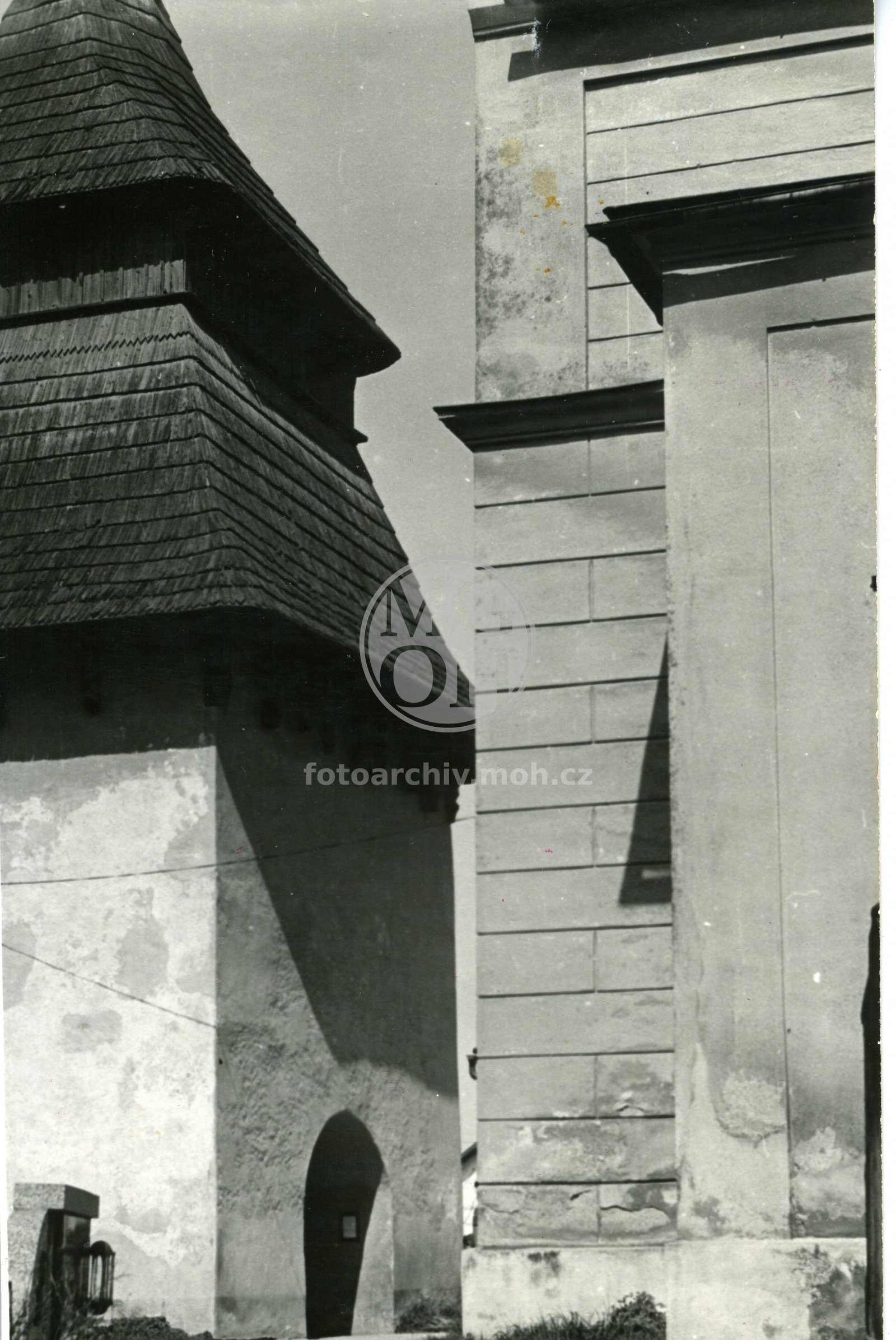 Fotografie - Postavení věže u hřbitovního kostela