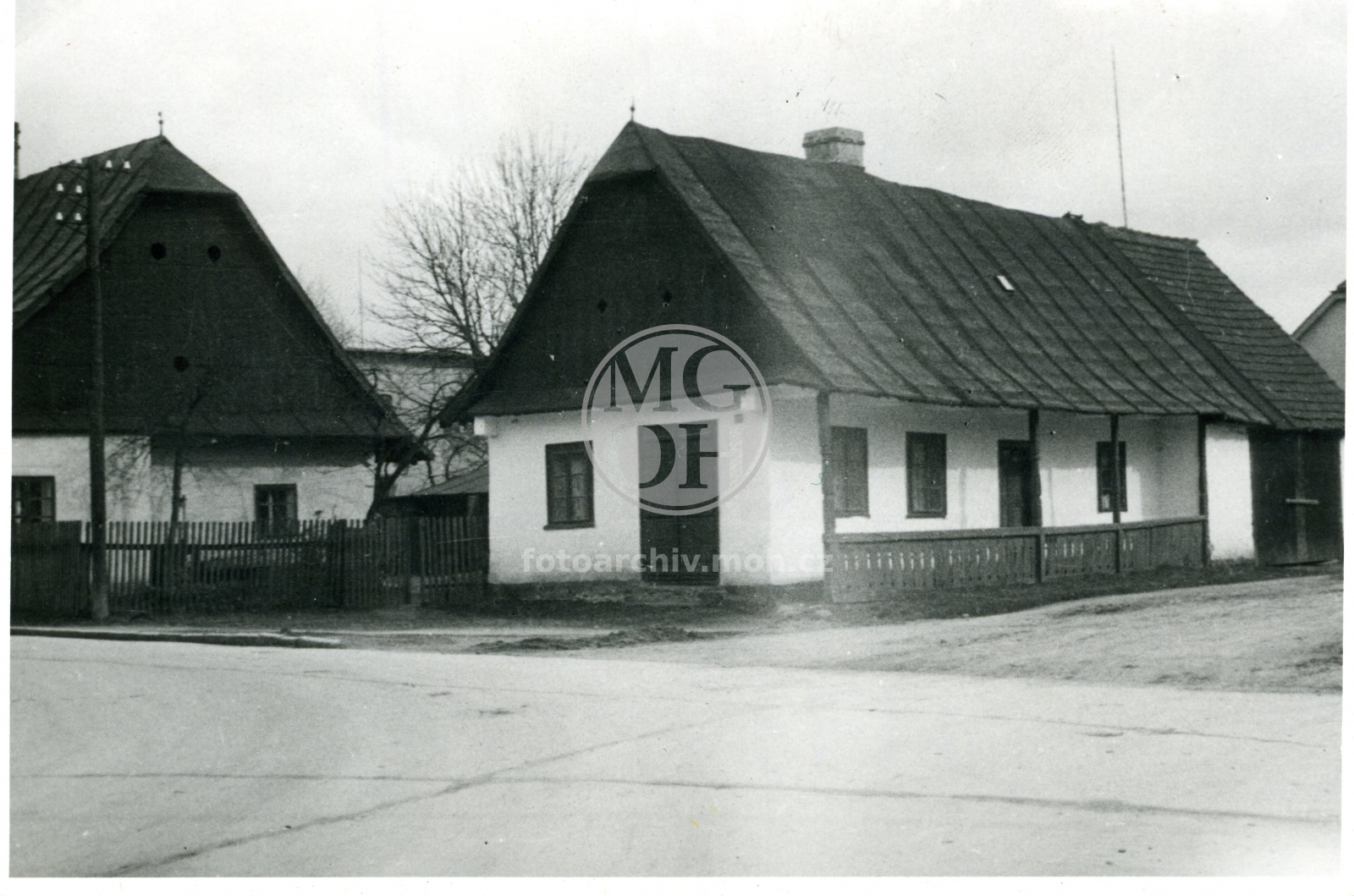 Fotografie - Dům čp. 155, lidová stavba, dřevěná chalupa v kožichu