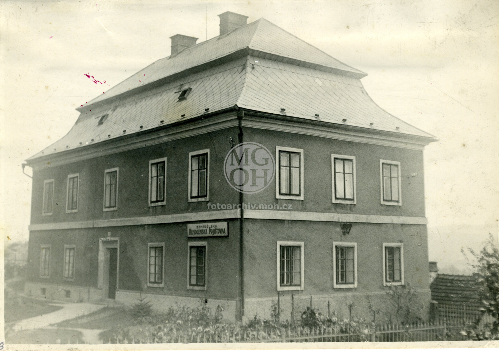 Fotografie - Patrová zděná stavba