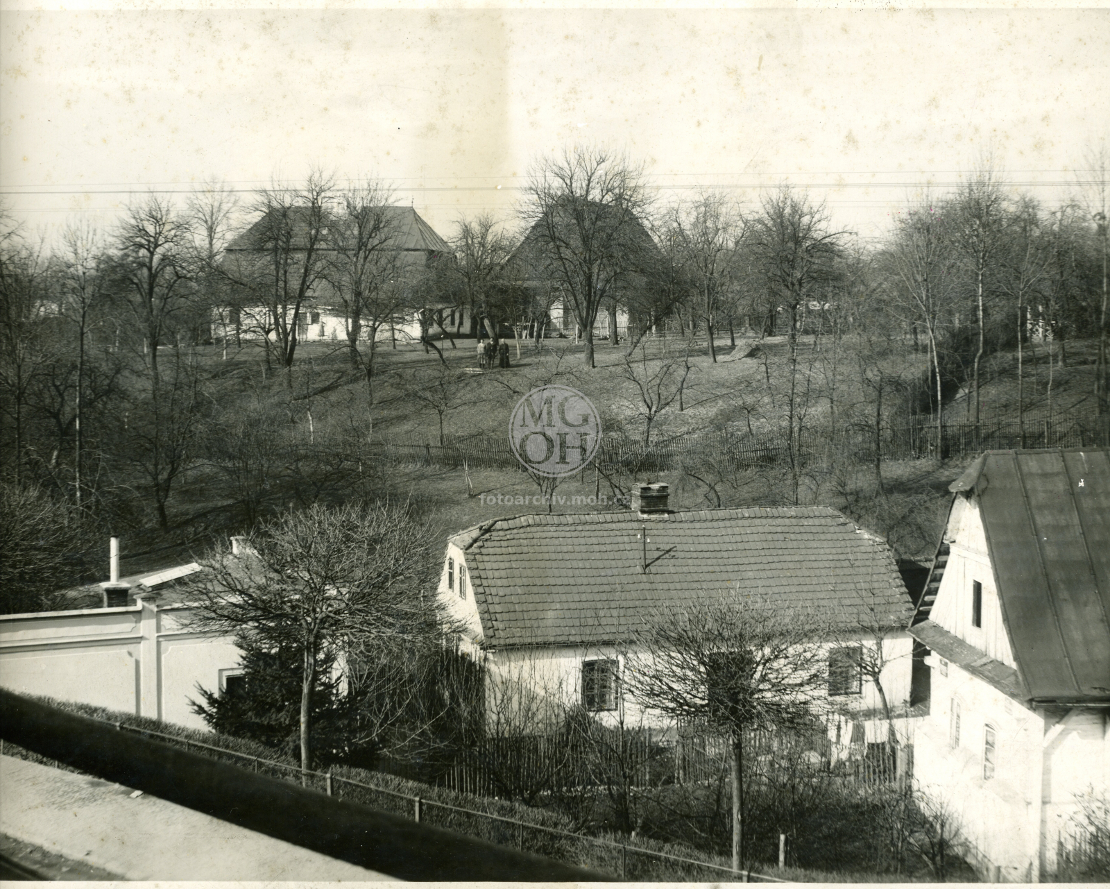 Fotografie - Dům čp. 244, staré zastavění v místech továrny  Dostál a Švagera (po roce 1948 národní podnik Osinek)