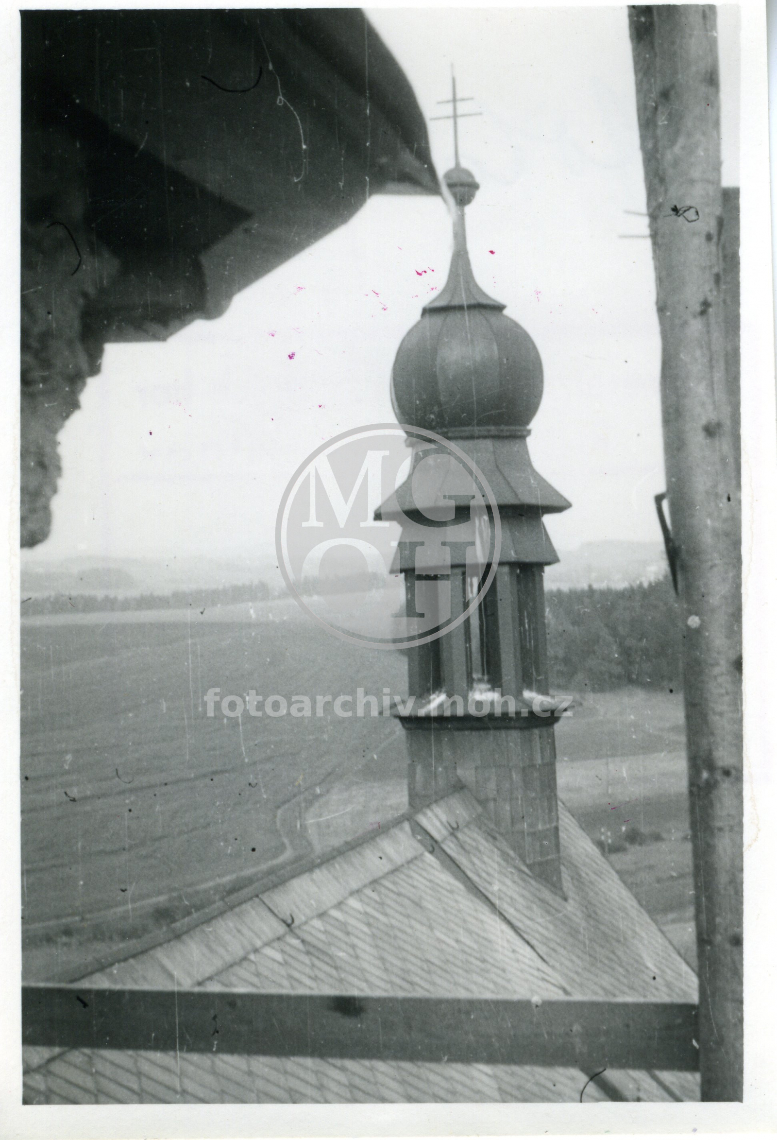 Fotografie - Kostel, plechová lucerna