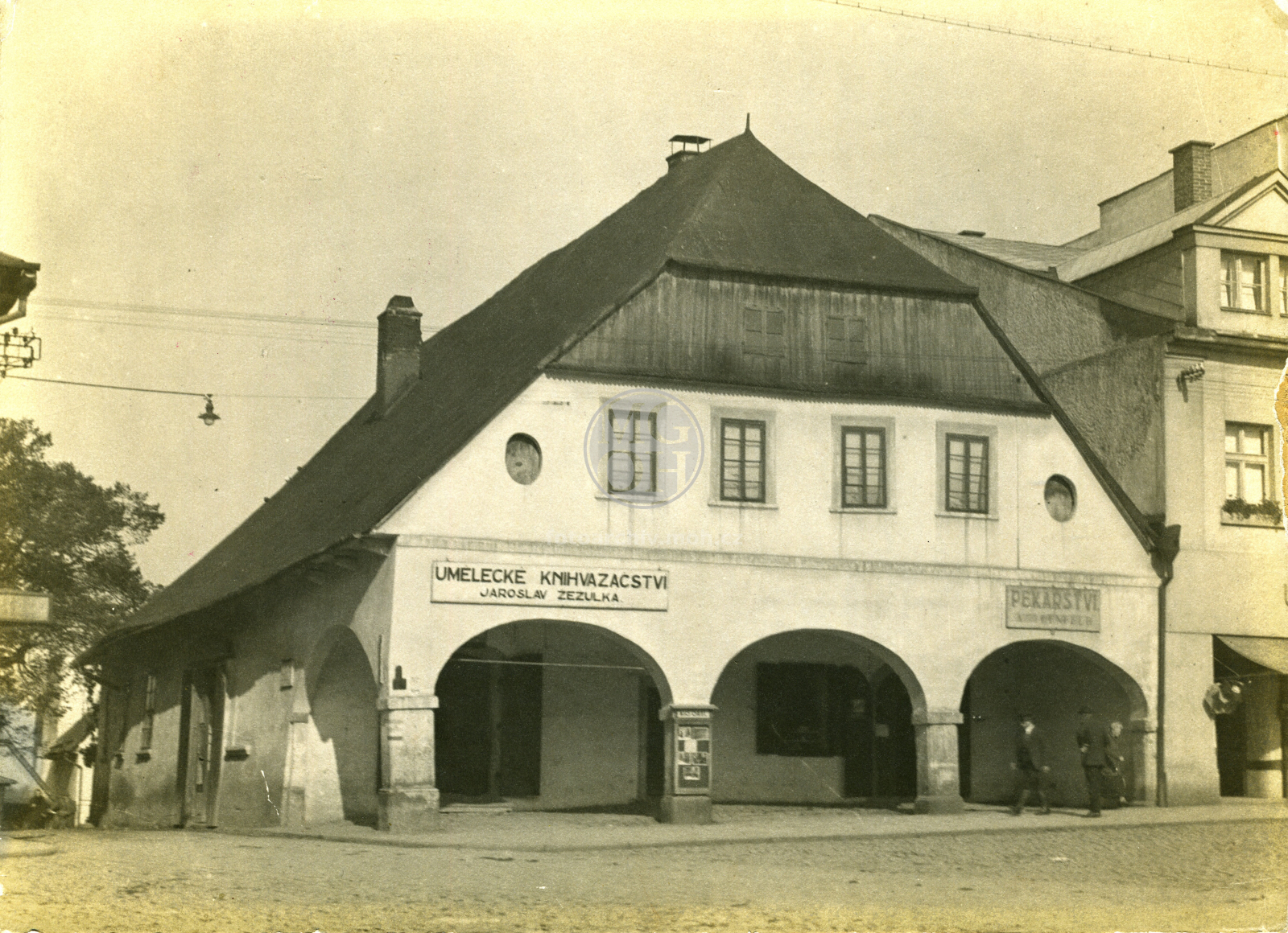 Fotografie - Patrový zděný dům s podloubím na Starém náměstí