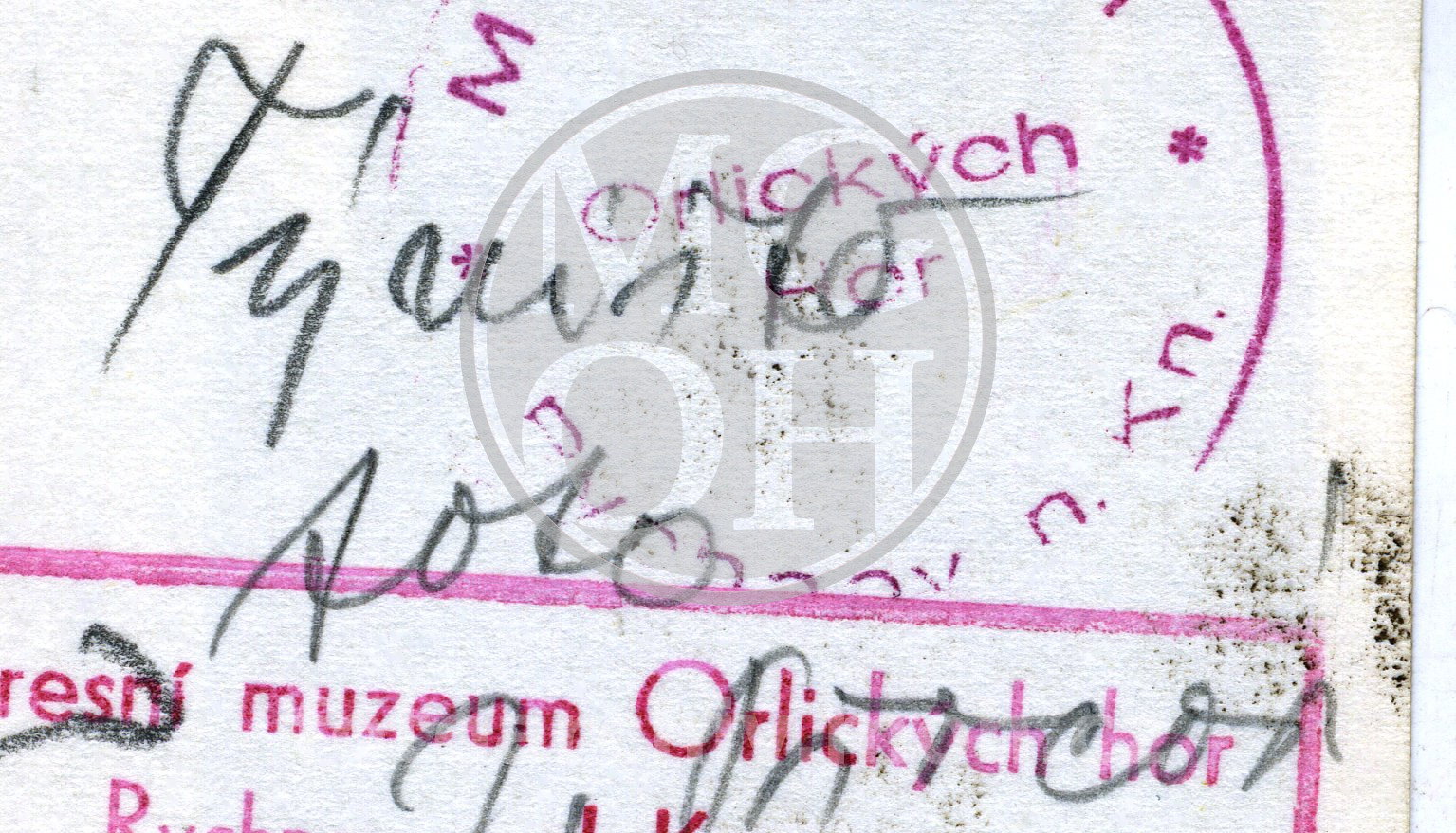 Fotografie - Dřevěná tvarovaná vrátka