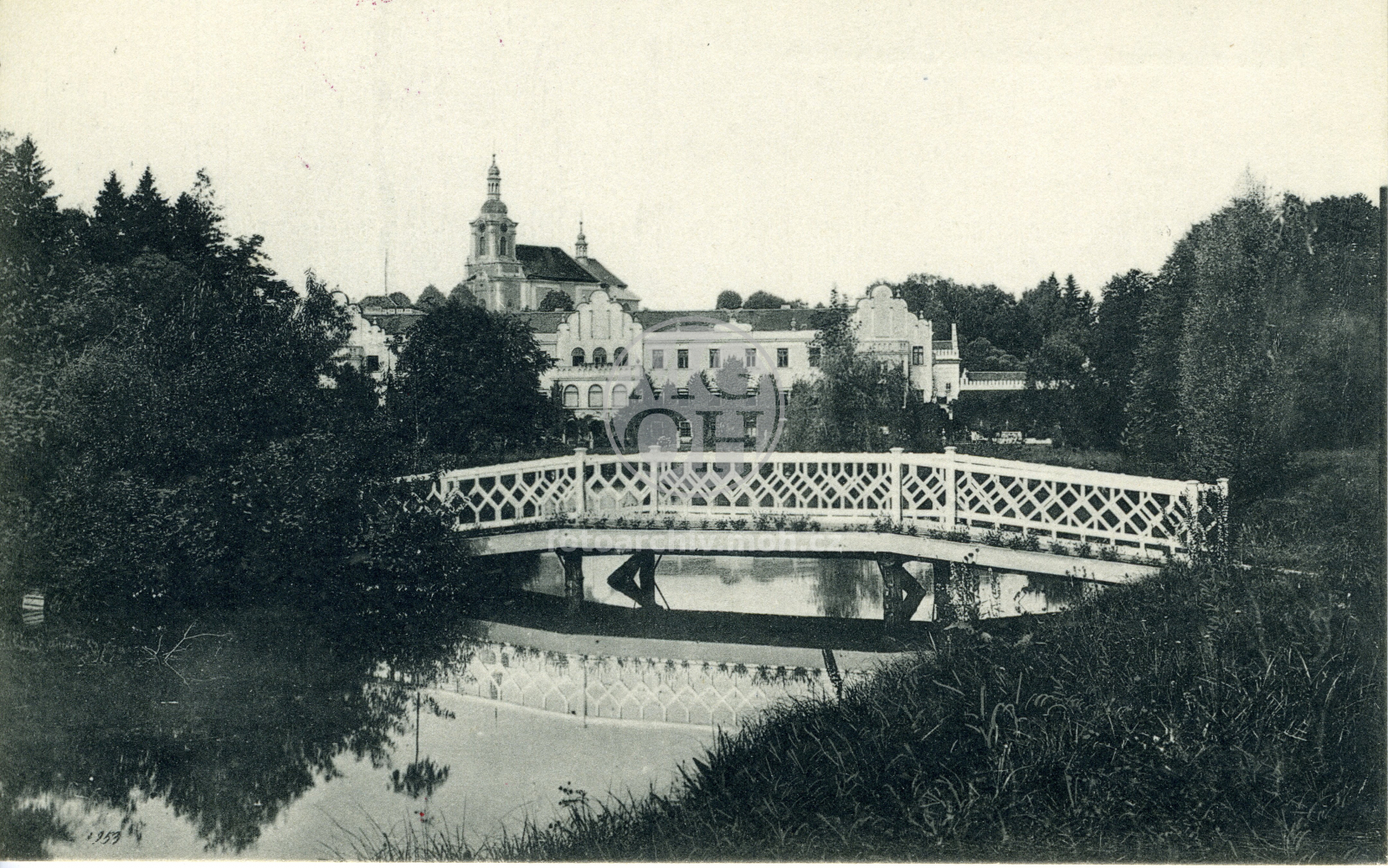 Pohlednice - Ze zámeckého parku