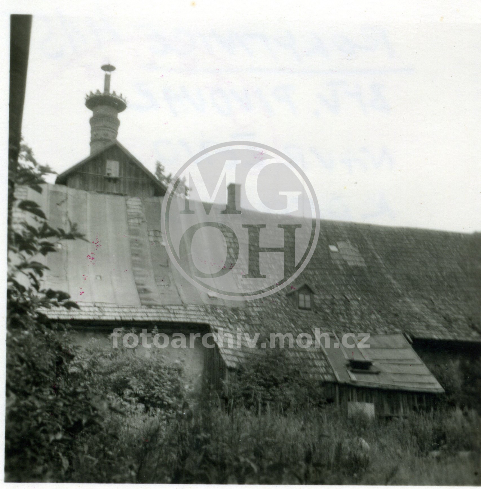 Fotografie - Zděná stará stavba - kryt šindel, starý pivovar, postranní budovy