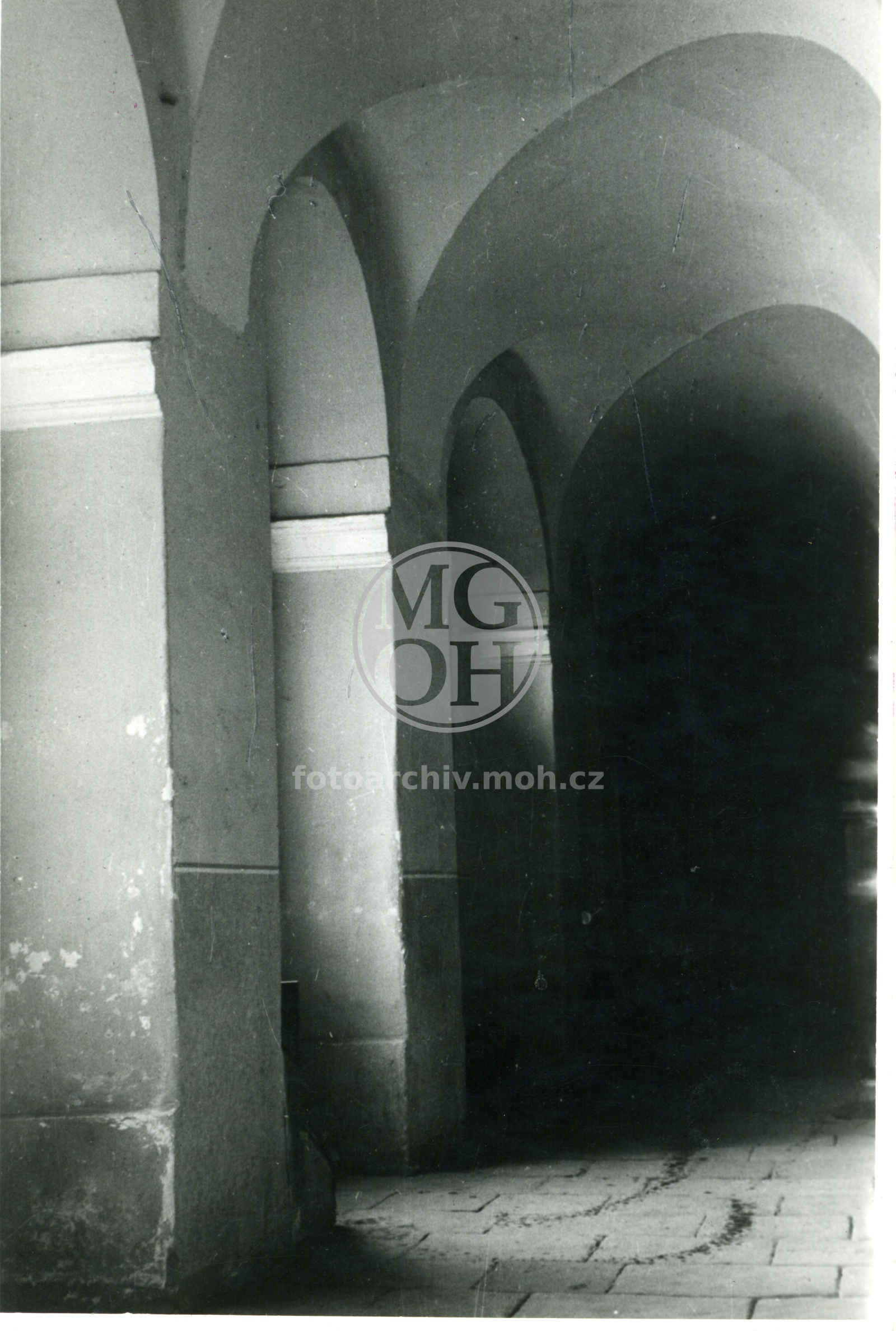 Fotografie - Starý zámek č. 2- chodba, baroko