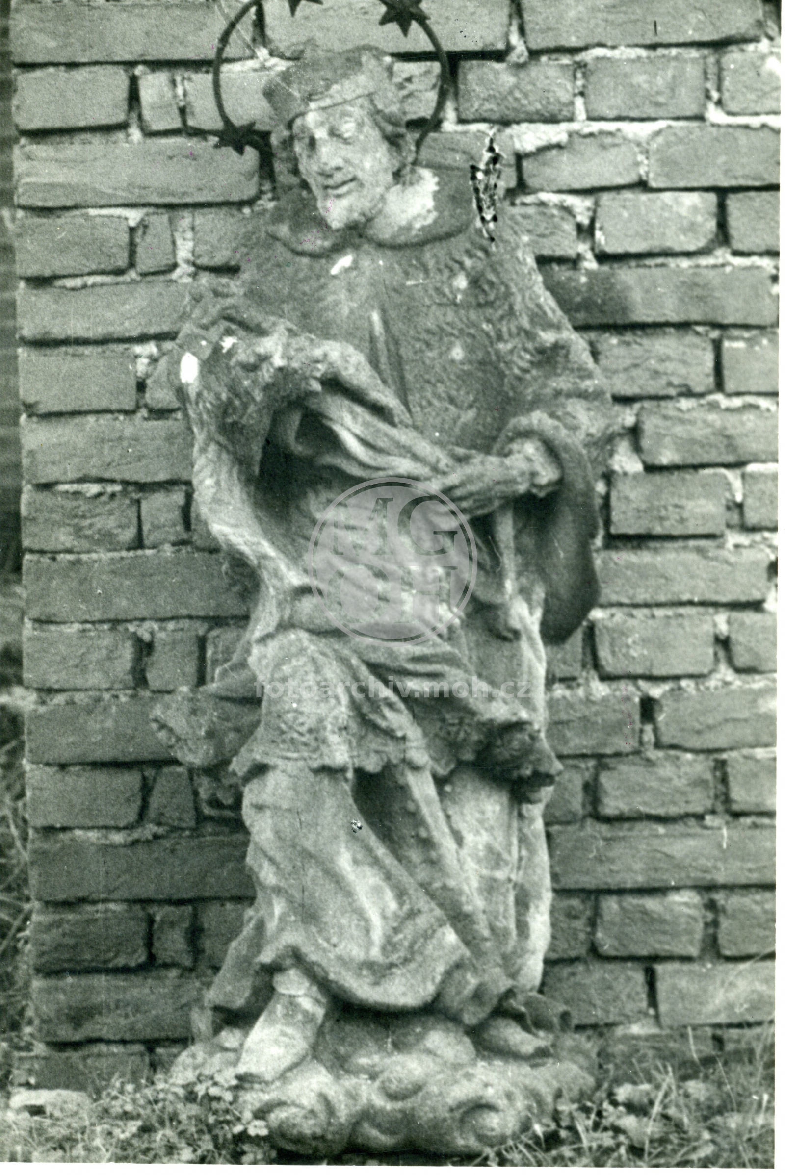 Fotografie - Socha sv. Jana Nepomuckého z doby okolo roku 1730