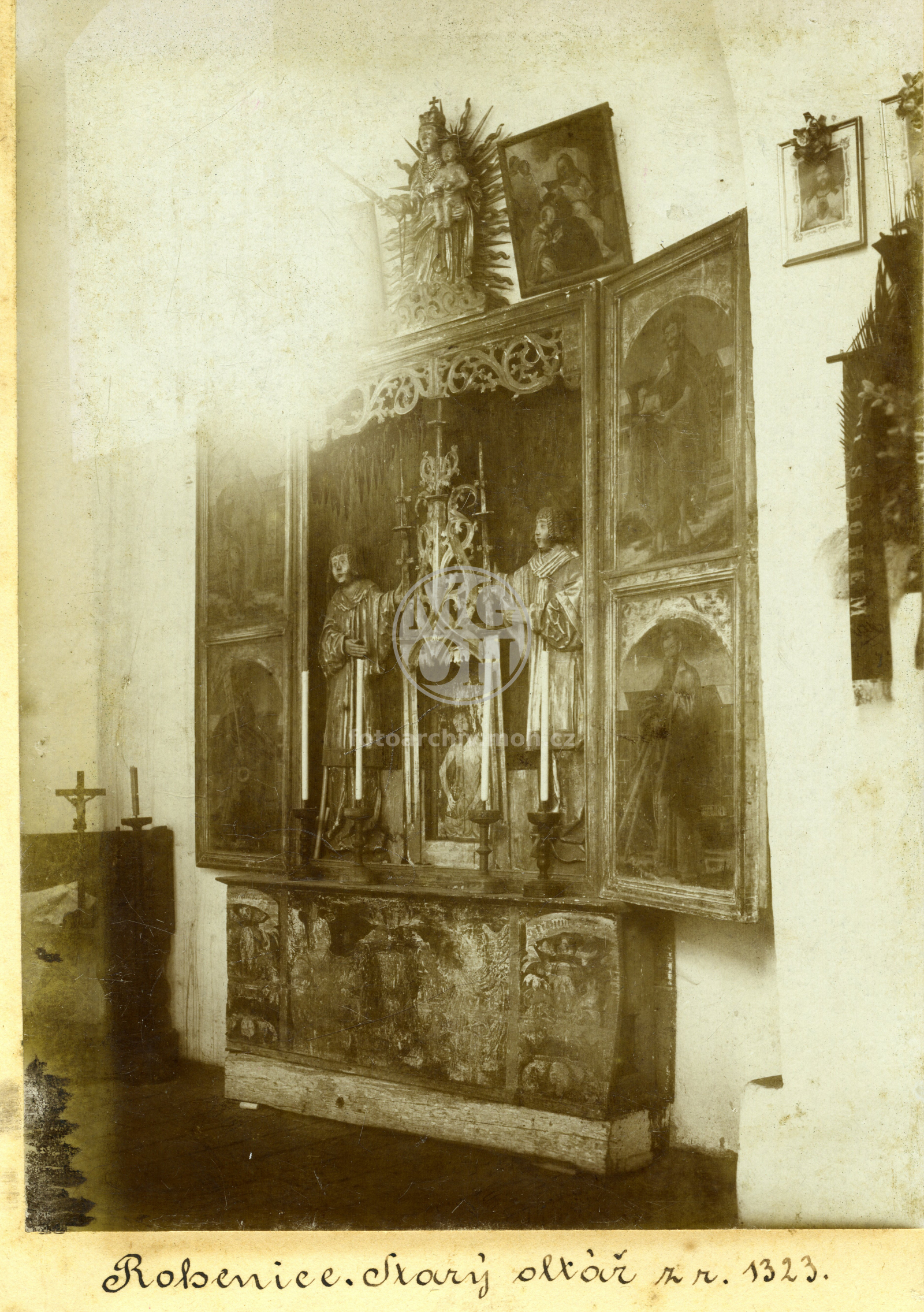 Fotografie - Starý oltář z r. 1544