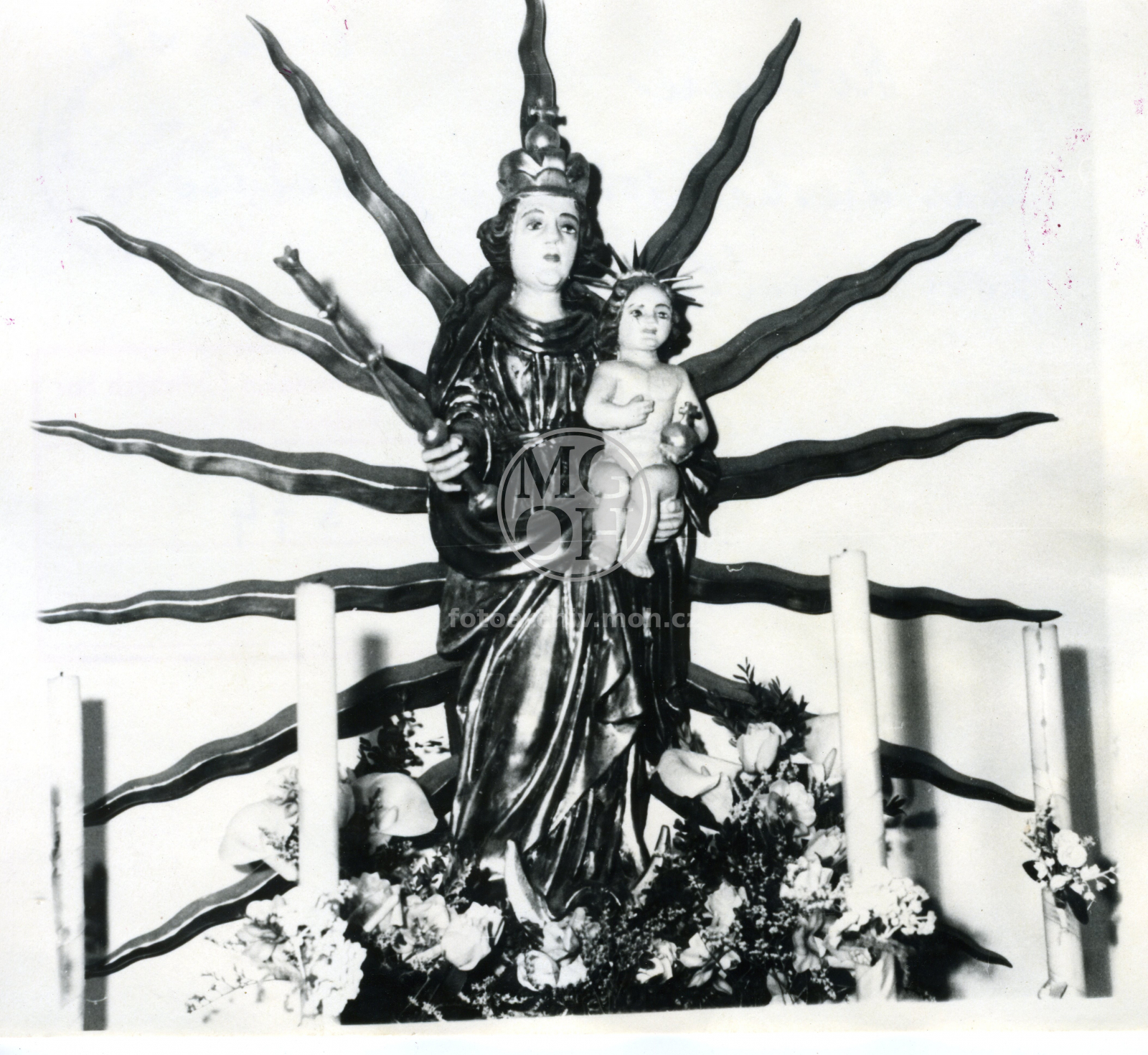 Fotografie - Mariánská  soška z pravého  postranního  oltáře