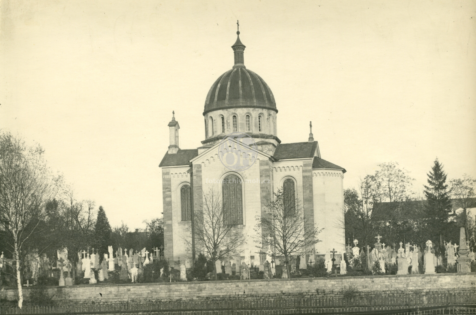 Fotografie - Kaple na starém hřbitově a hřbitov