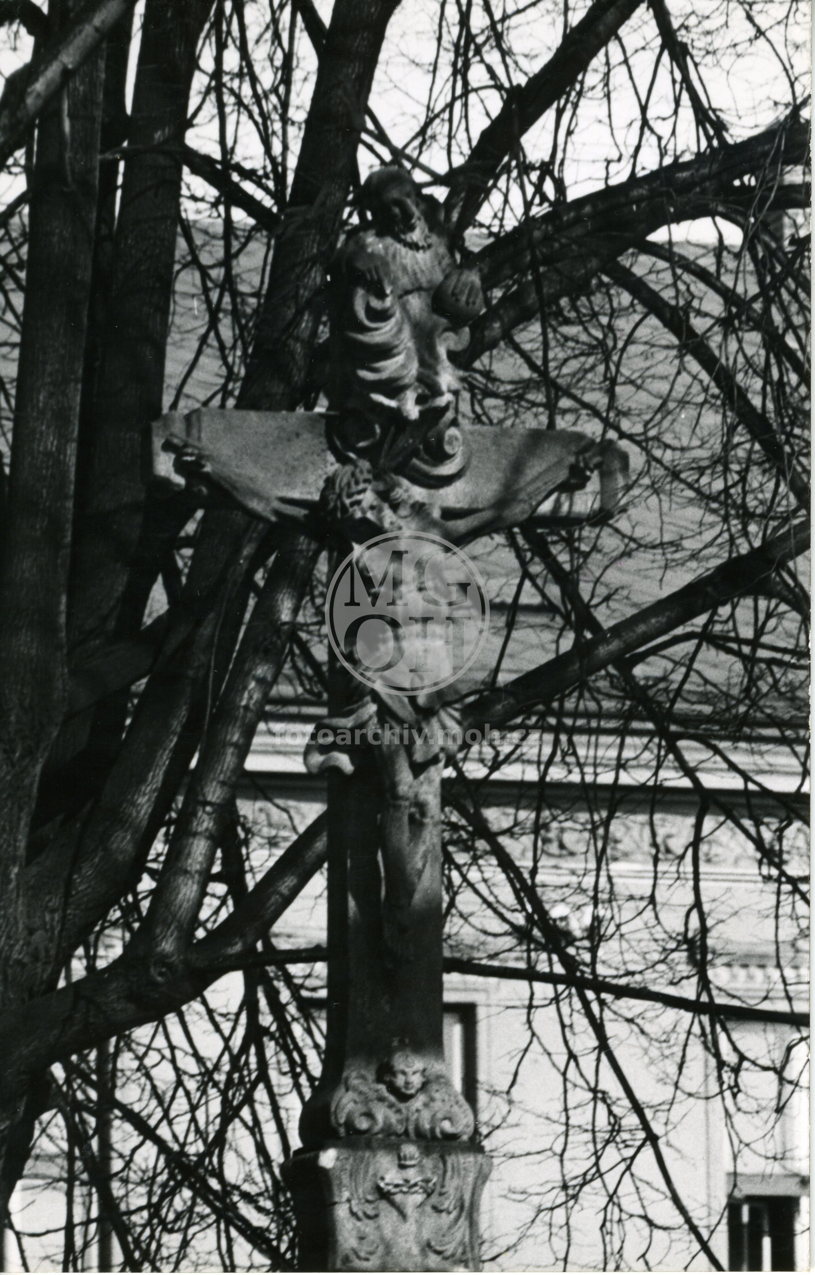 Fotografie - Kříž na náměstí v RK