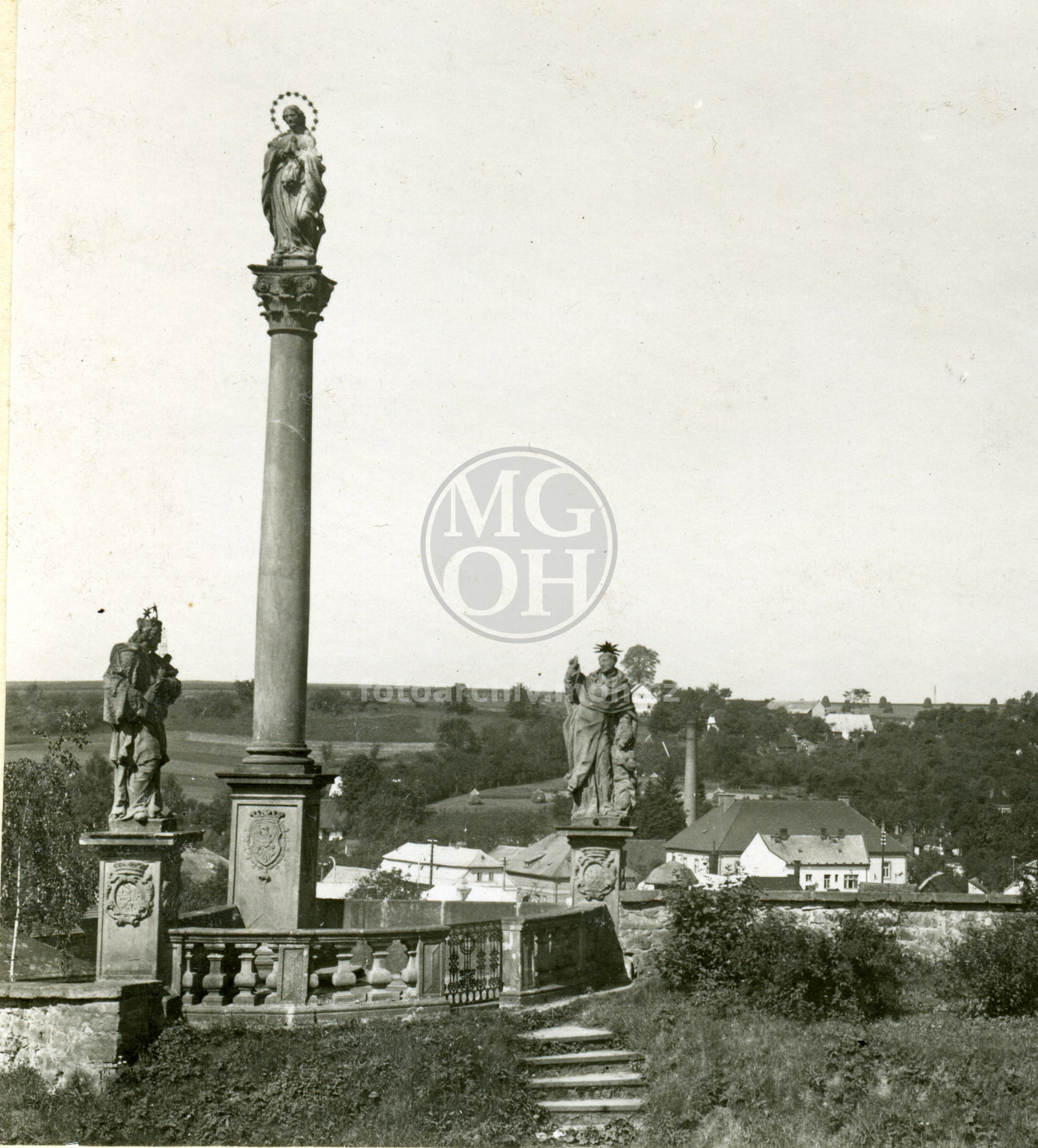 Fotografie - Sousoší Panny  Marie u zámku
Osoba: Sv. P. Maria