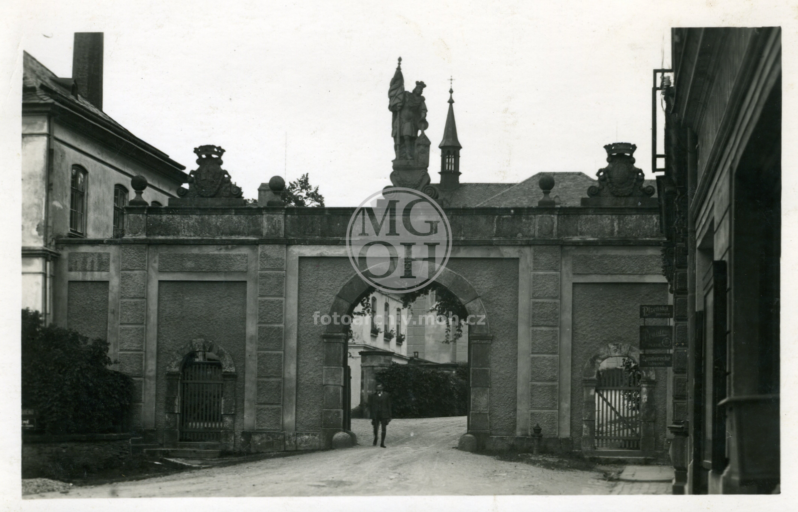 Dopisnice - Zámecká brána