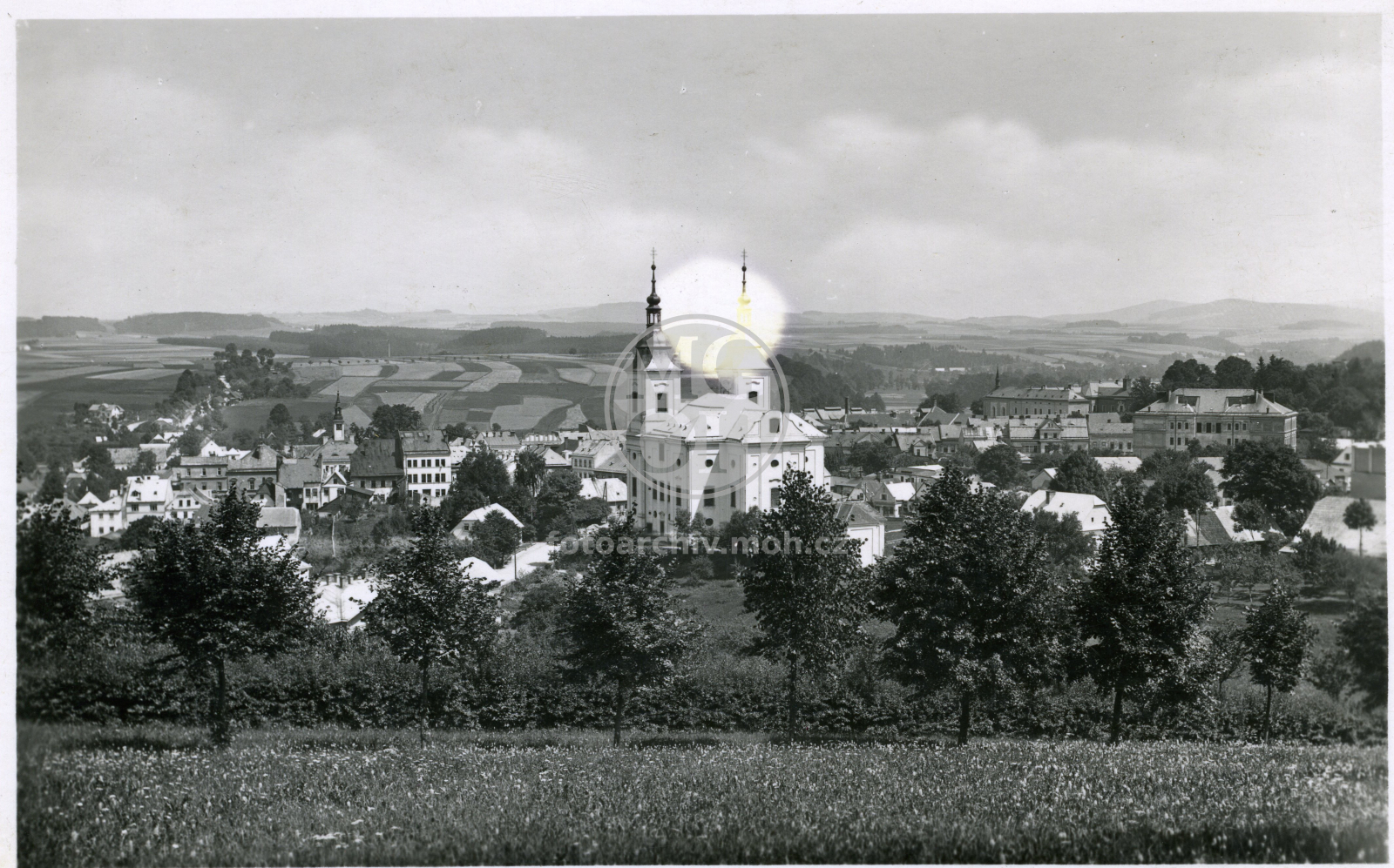 Dopisnice - Pohled na město, dominuje kostel sv. Václava z r. 1729