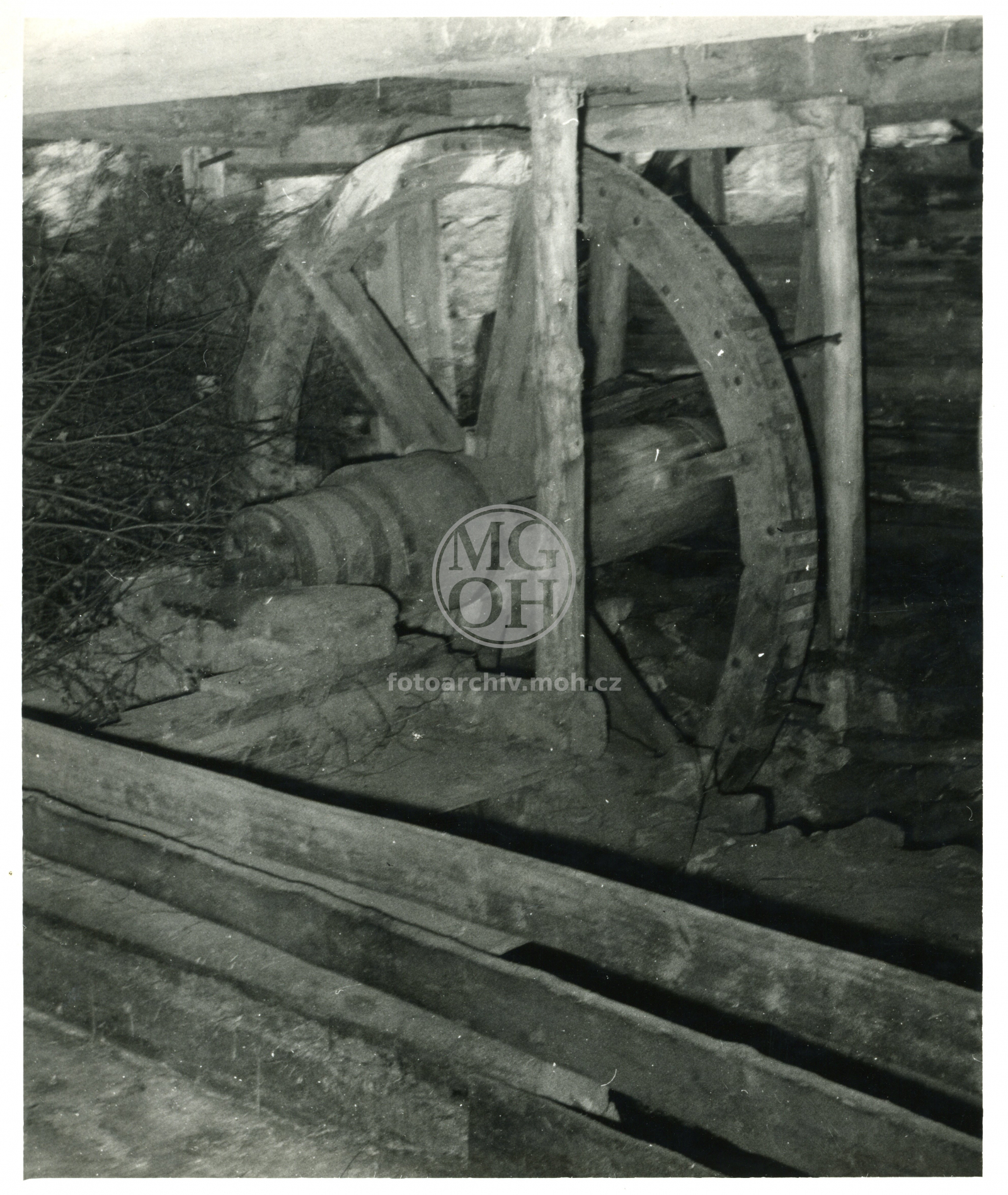 Fotografie - Mlýnské kolo - detail uvnitř