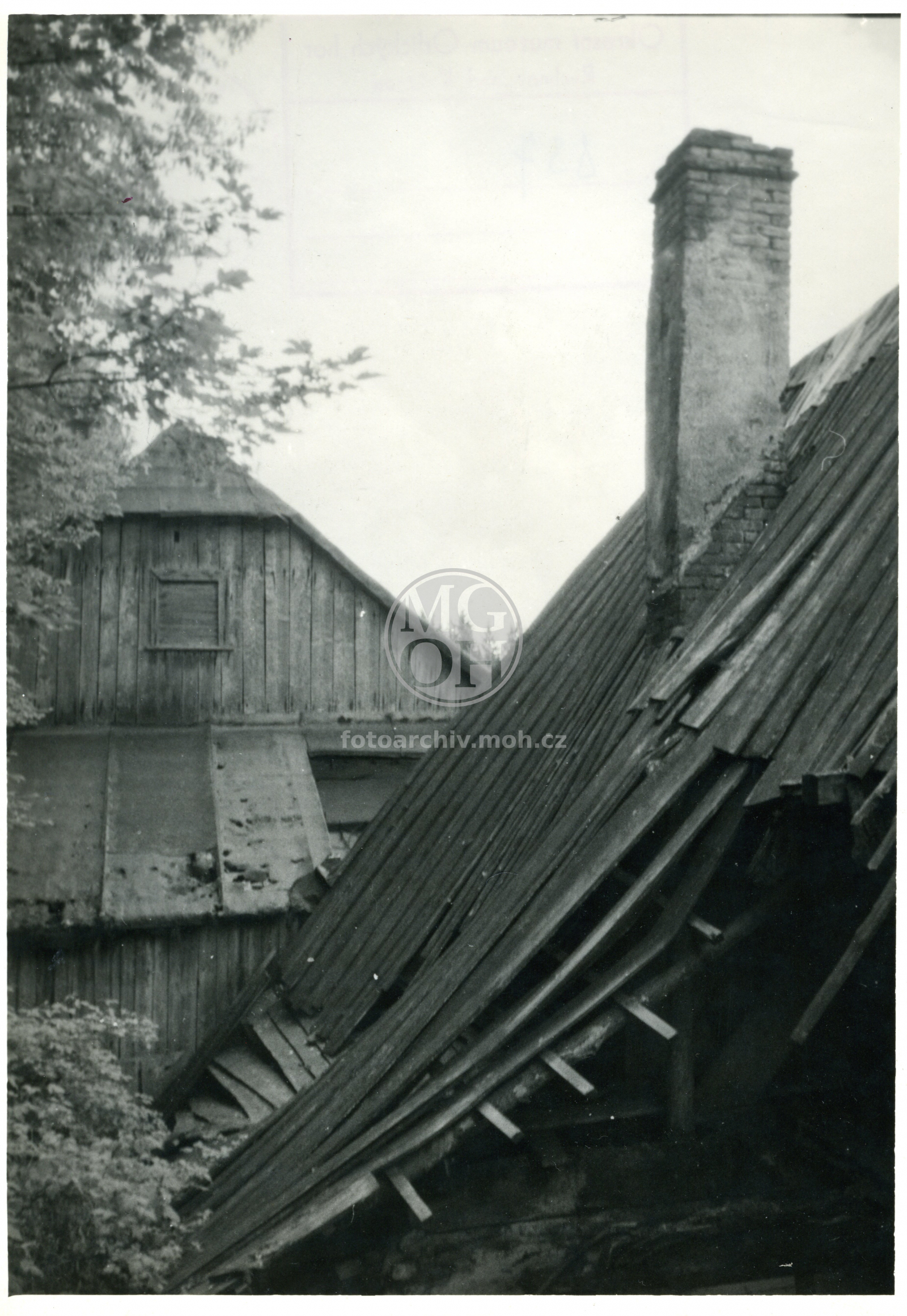 Fotografie - Pohled na mlýn z venku, střechy