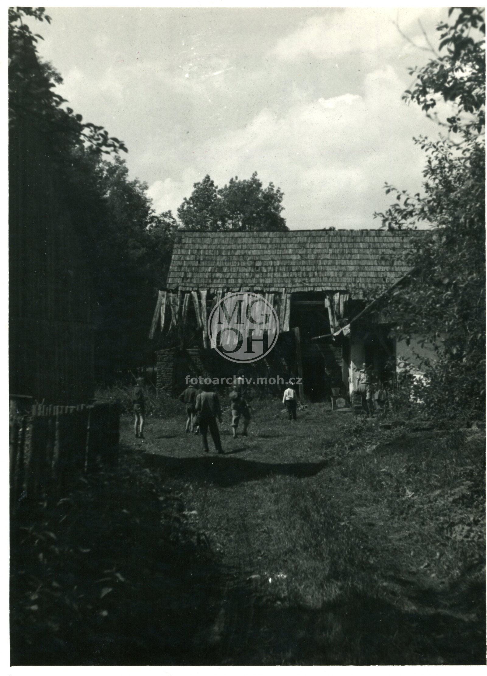 Fotografie - Celkový  záběr na dvůr a budovy