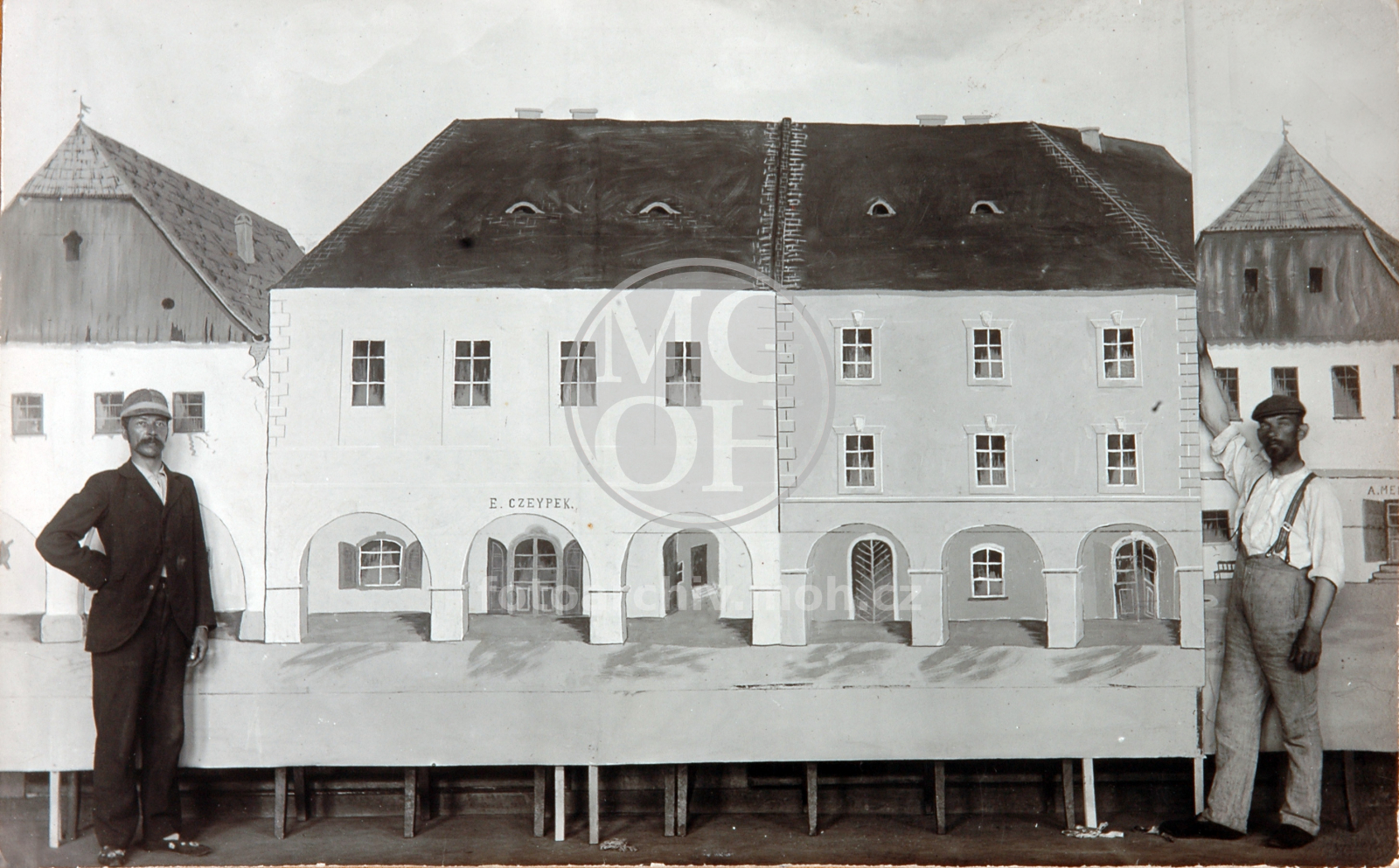 Fotografie - Kulisy malované Rudolfem Vostřebalem
