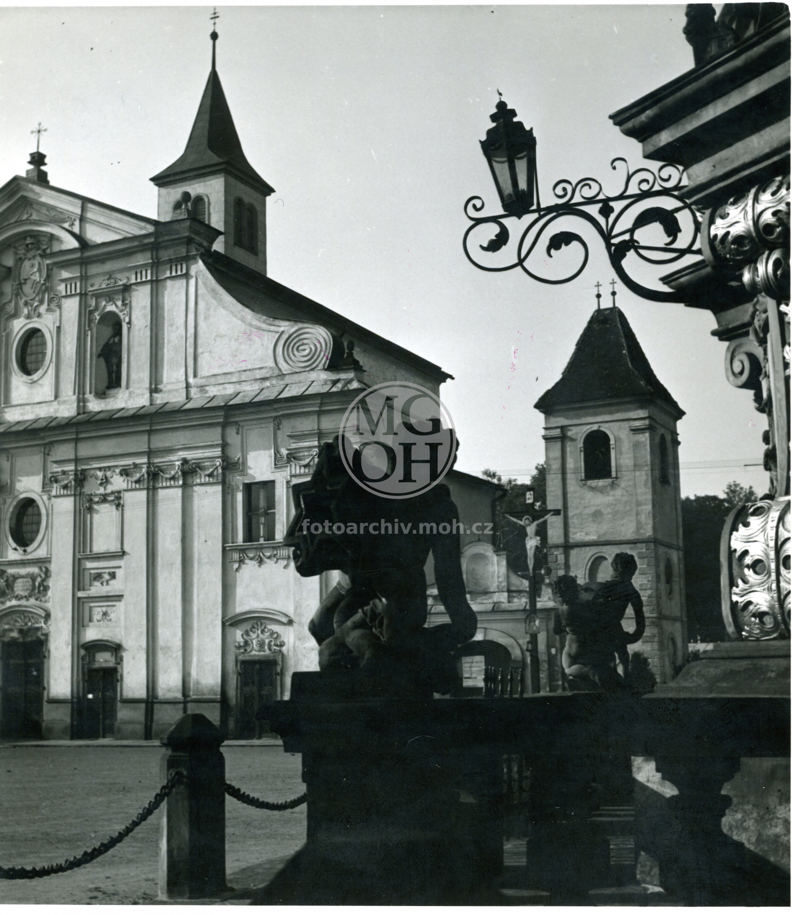 Fotografie - Kostel na náměstí