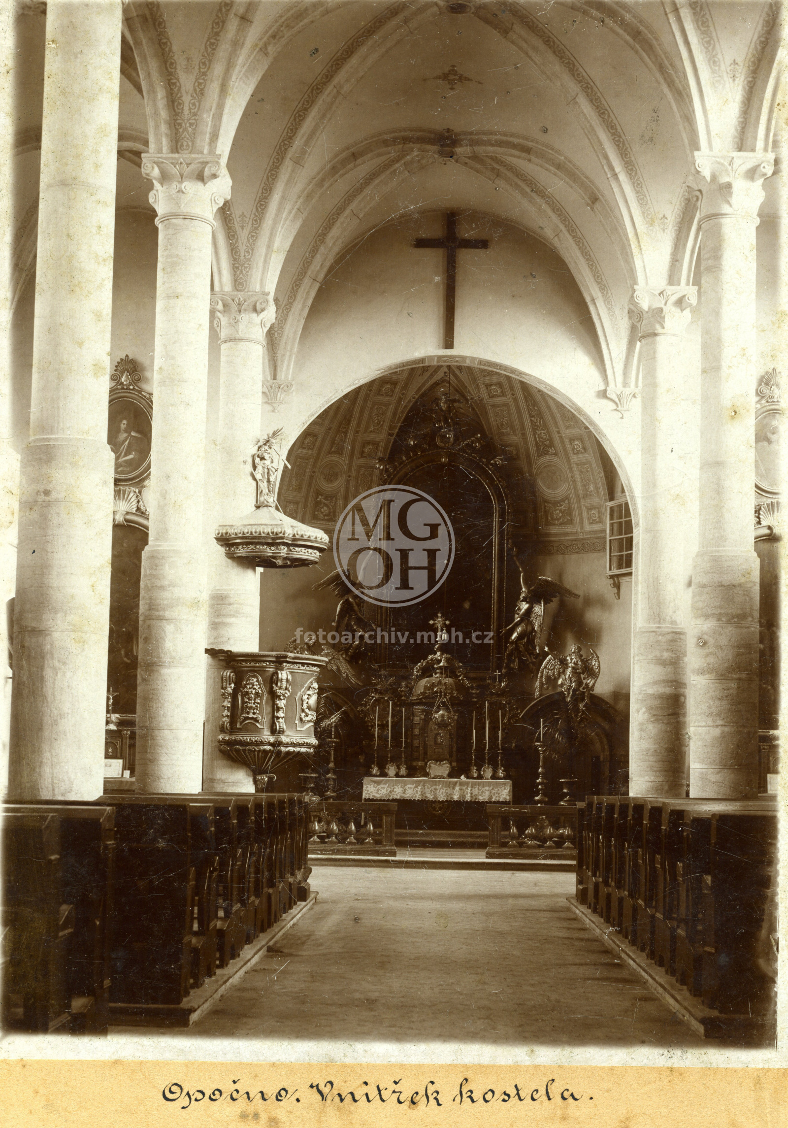 Fotografie - Vnitřek kostela
