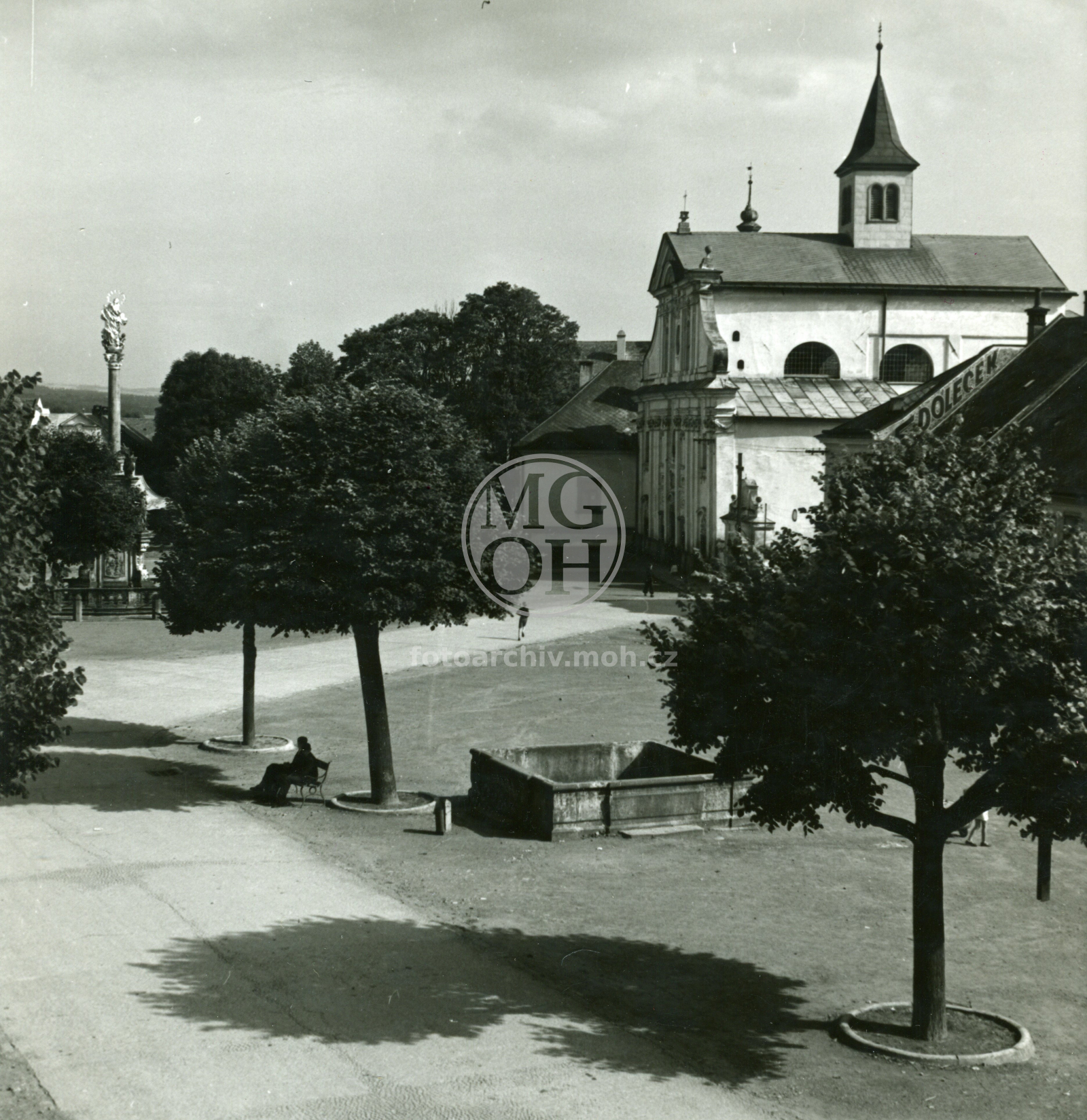 Fotografie - Náměstí, kostel