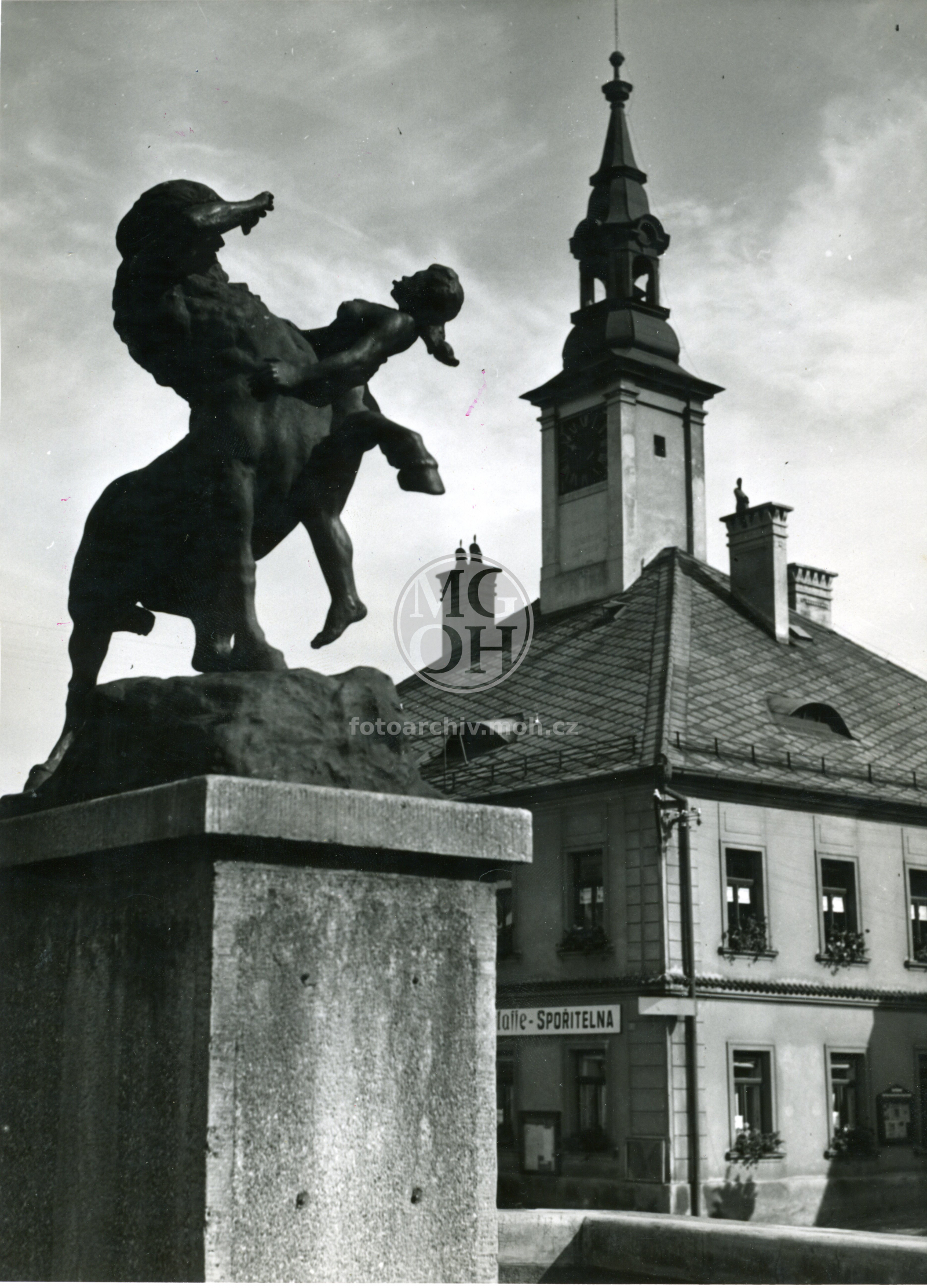 Fotografie - Kašna před radnicí