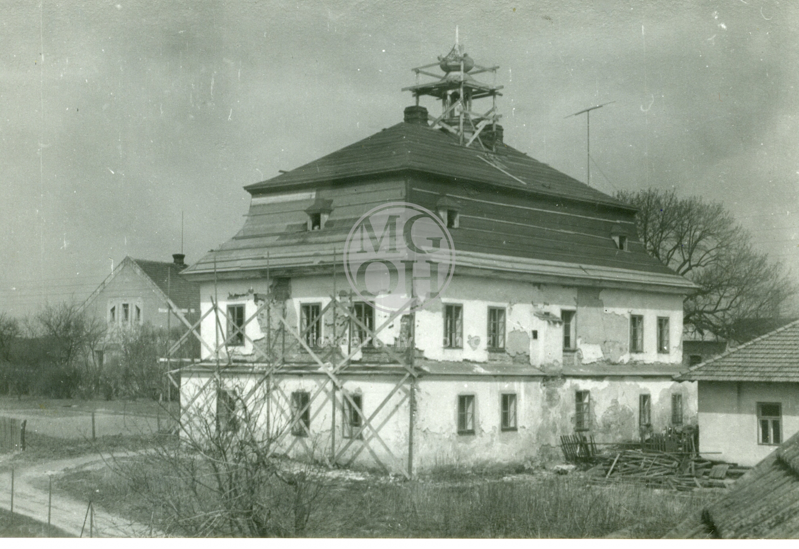 Fotografie - Zámeček - celkový pohled - v opravě
