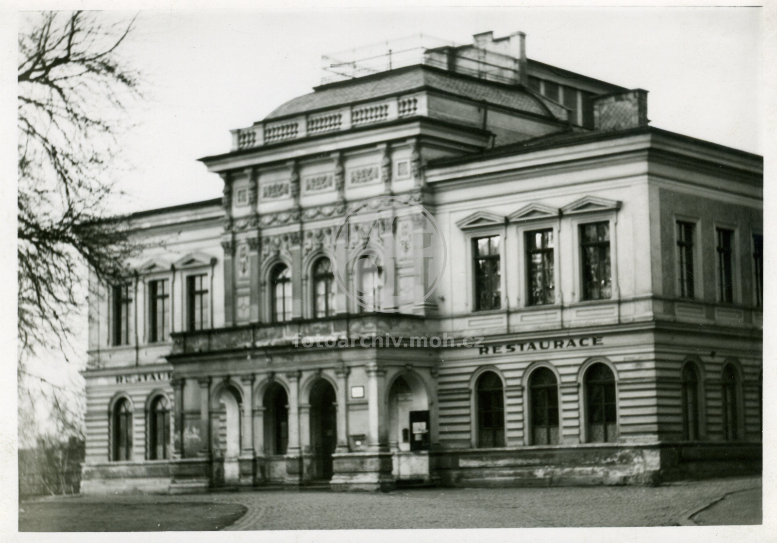 Dopisnice - Společenská budova kol. r. 1900