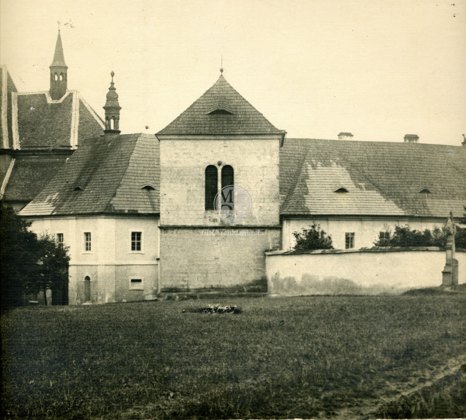 Fotografie - Zvonice a piaristické gymnasium