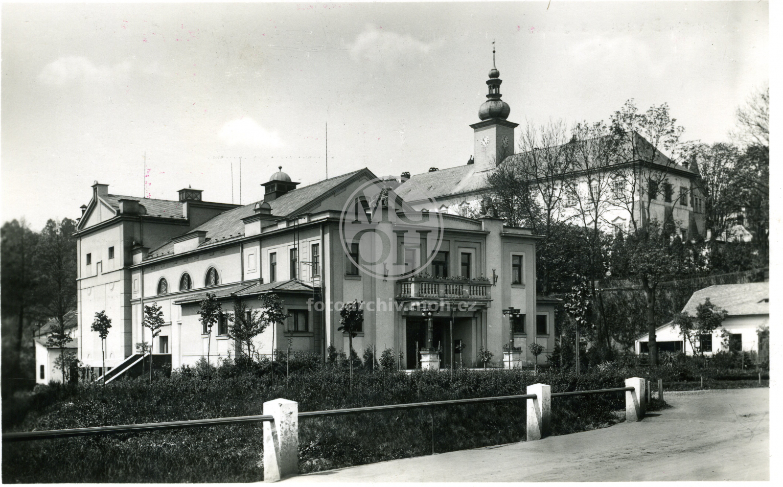 Dopisnice - Zámek celový pohled a divadlo