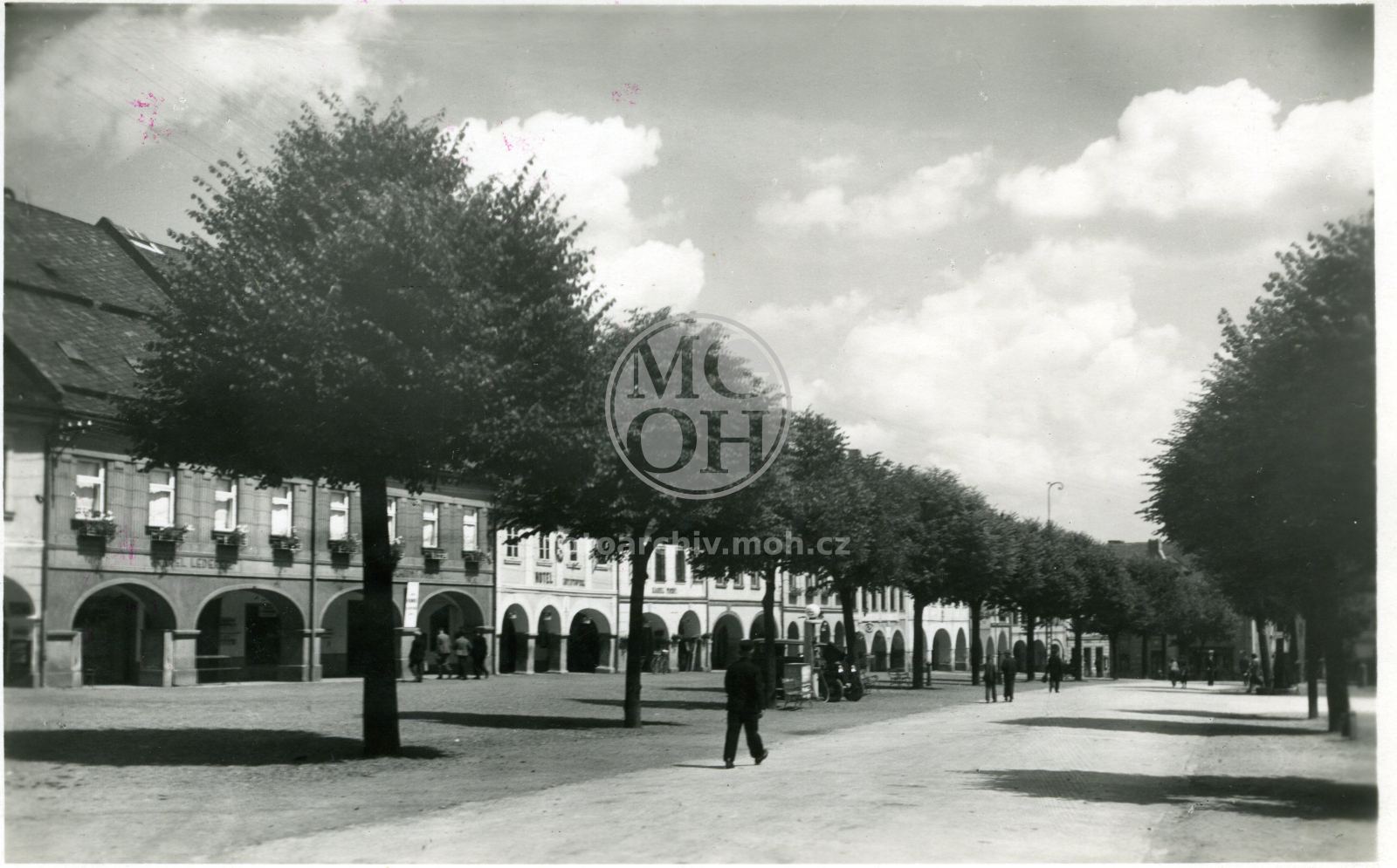 Dopisnice - Náměstí - podloubí