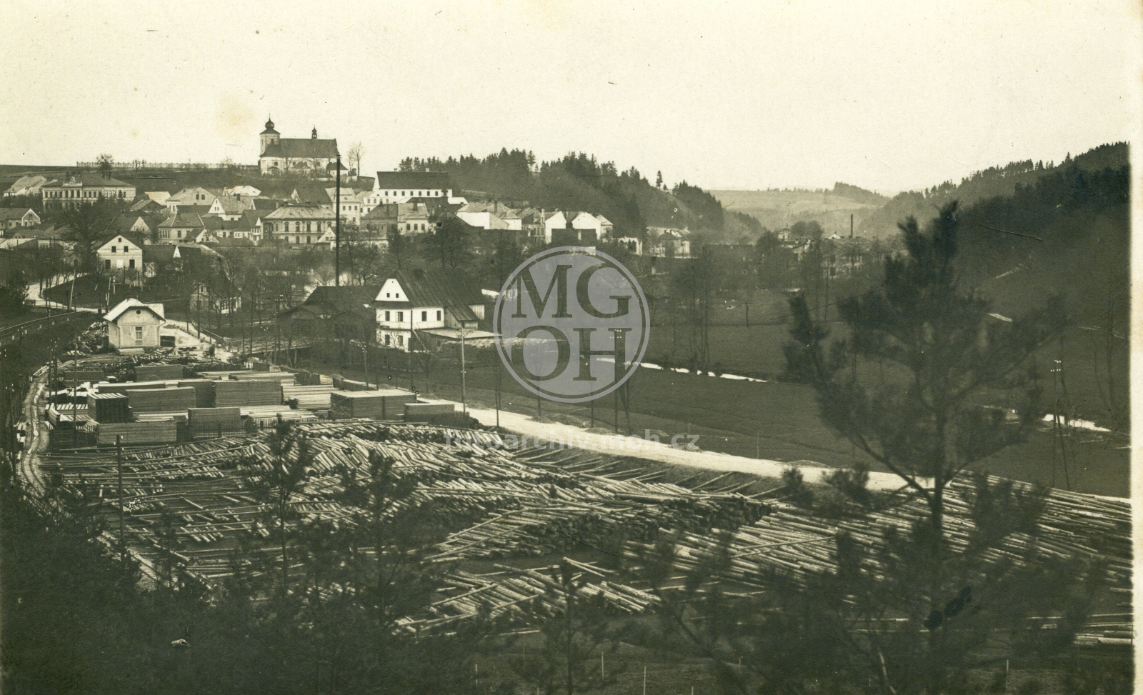 Fotografie - Celkový pohled- sklad dříví