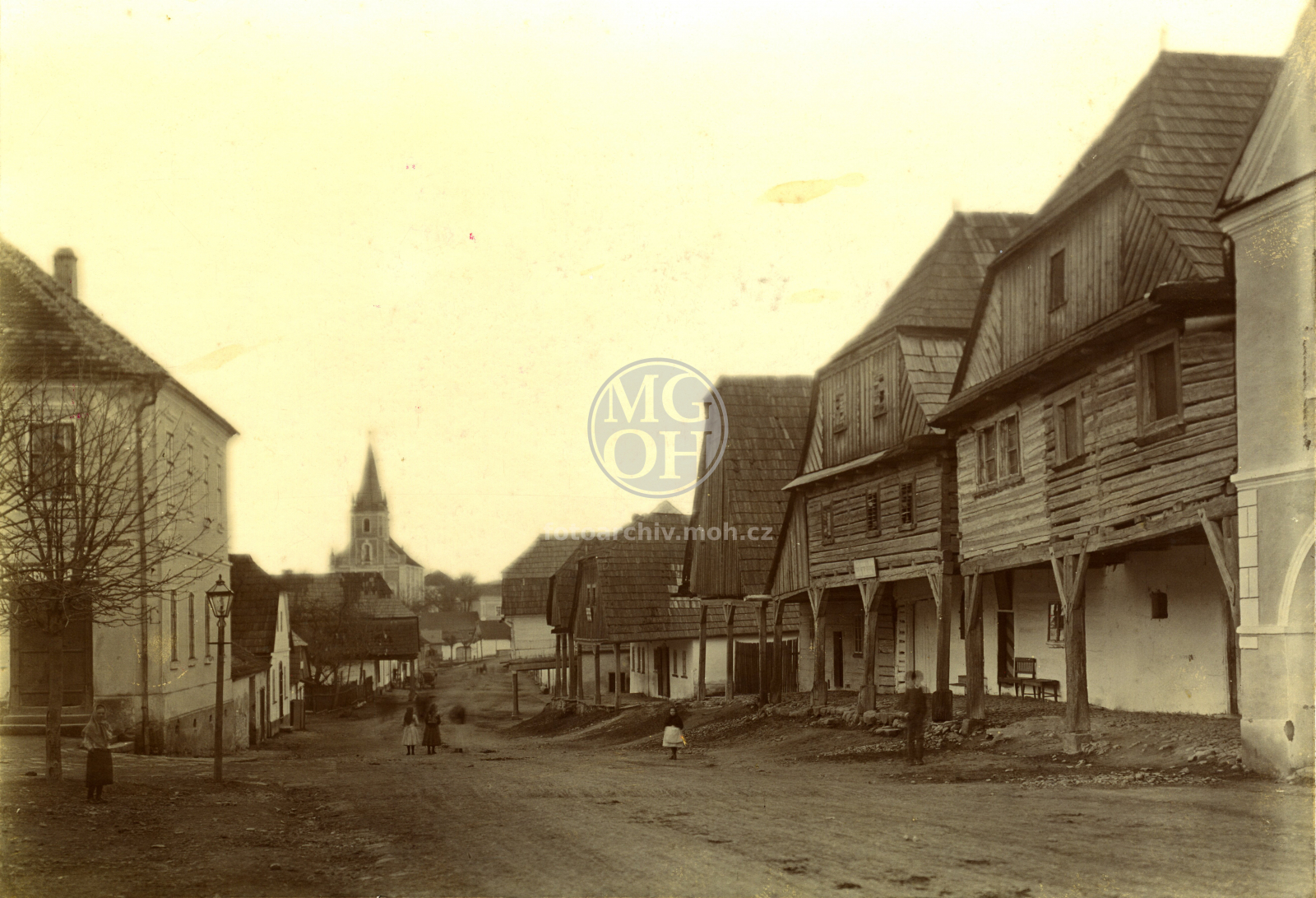 Fotografie - Naměstí a kostelní ulice