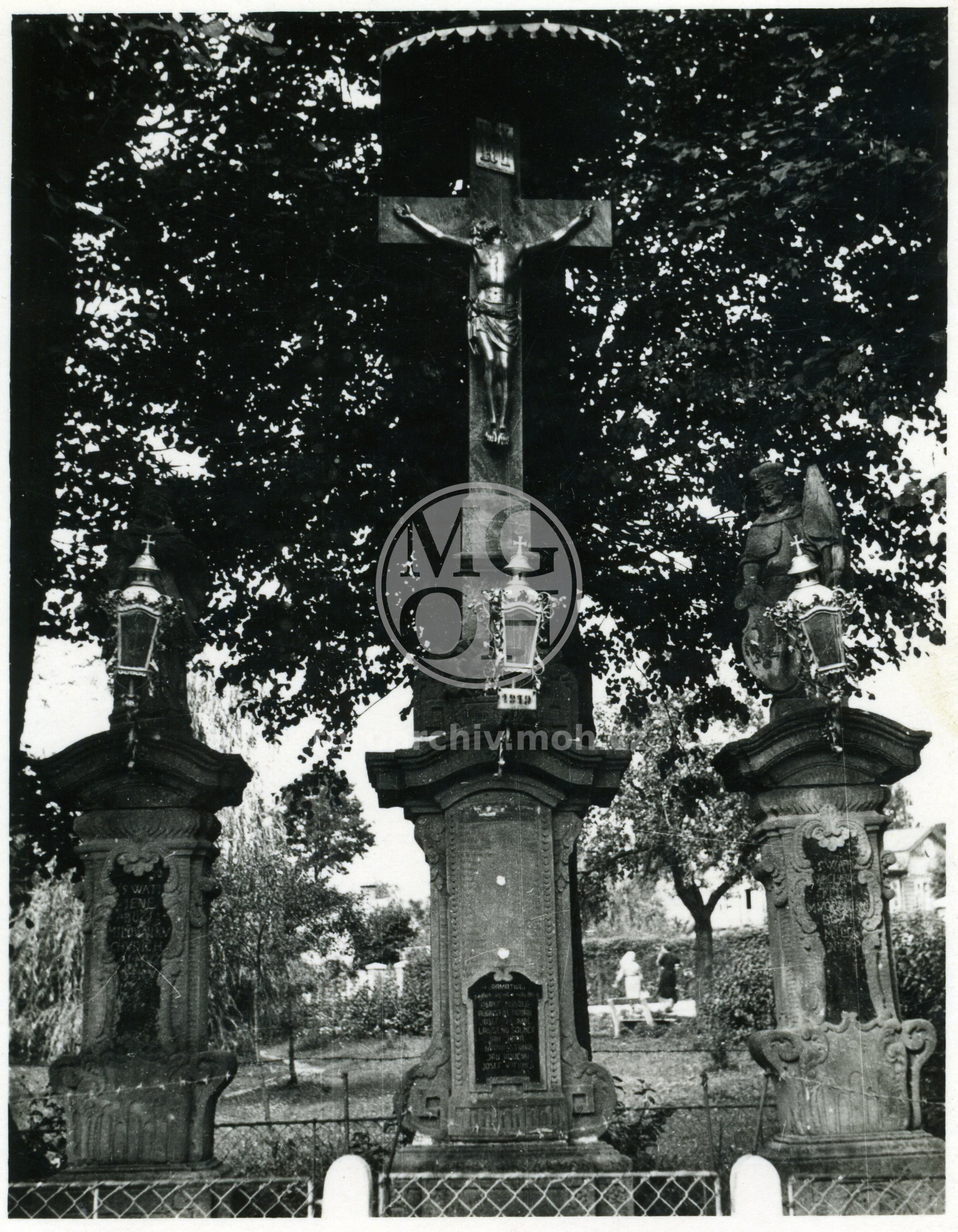 Fotografie - Kříže v tzv. "Emauzích"