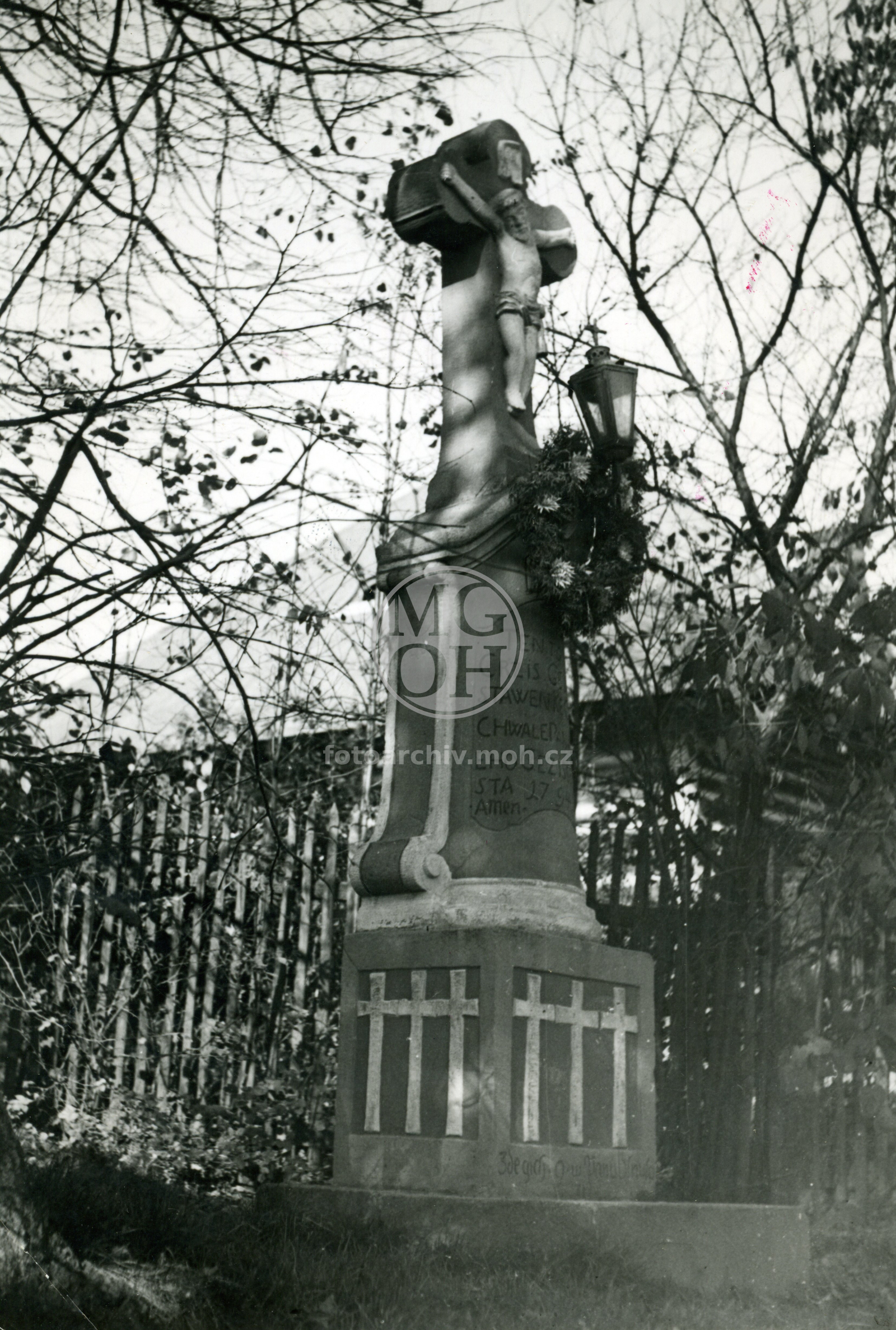 Fotografie - Devět křížů ve Lhotě