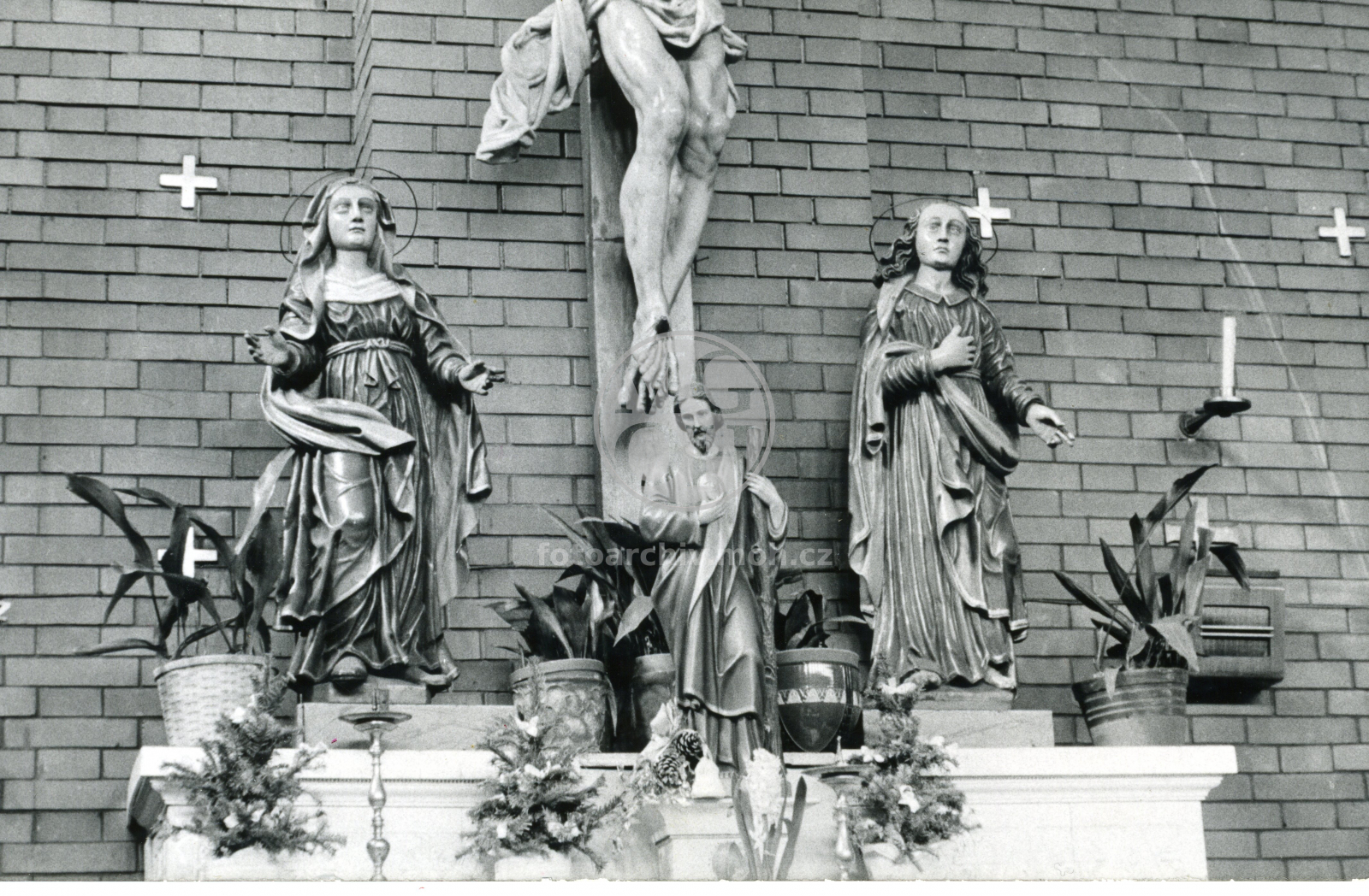 Fotografie - Kostel Proměnění Páně : Ukřižování, původně ze hřbitova v RK