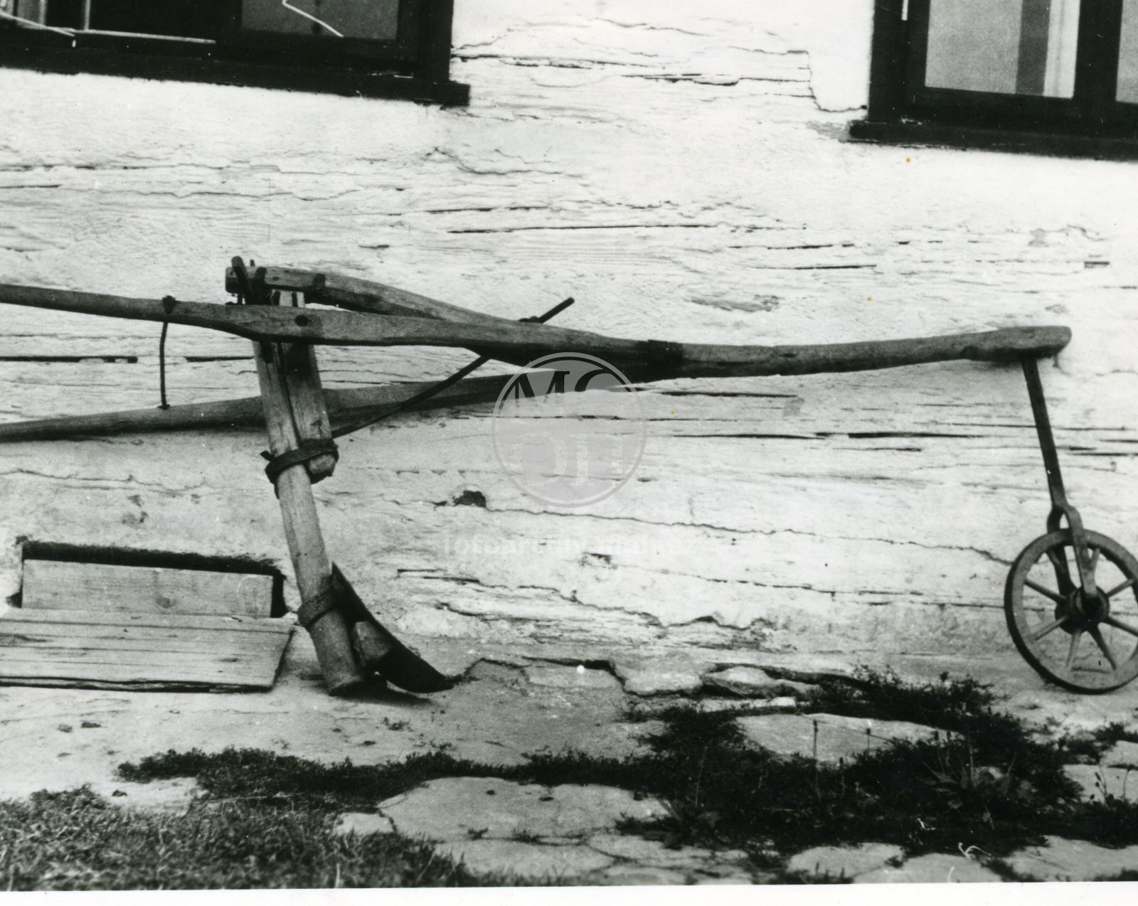 Fotografie - Hák s kolečkem se železnými pruty