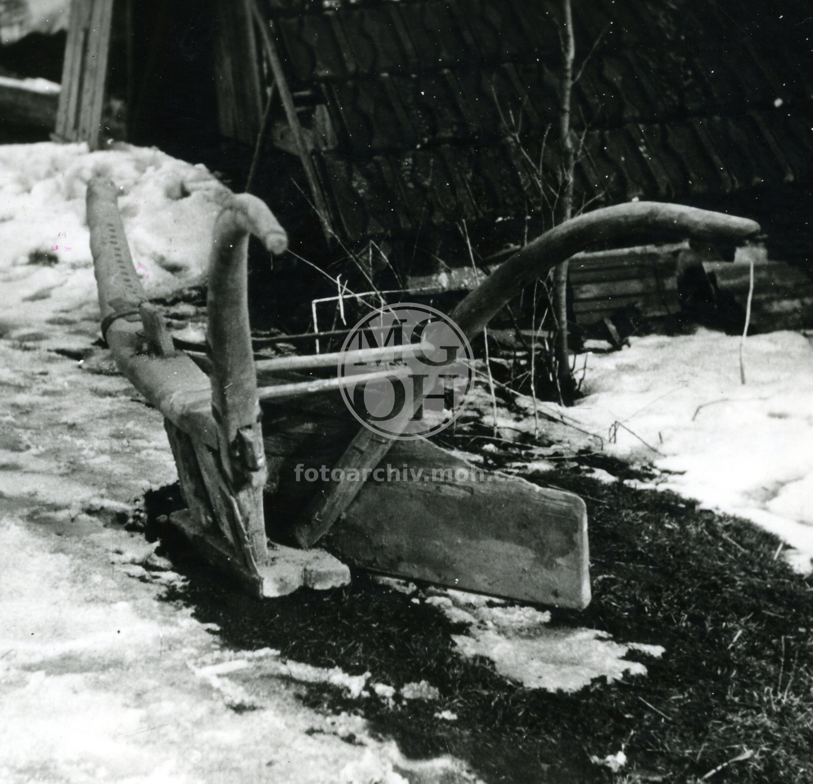 Fotografie - Pluh s jednou odval. deskou, pohled odzadu