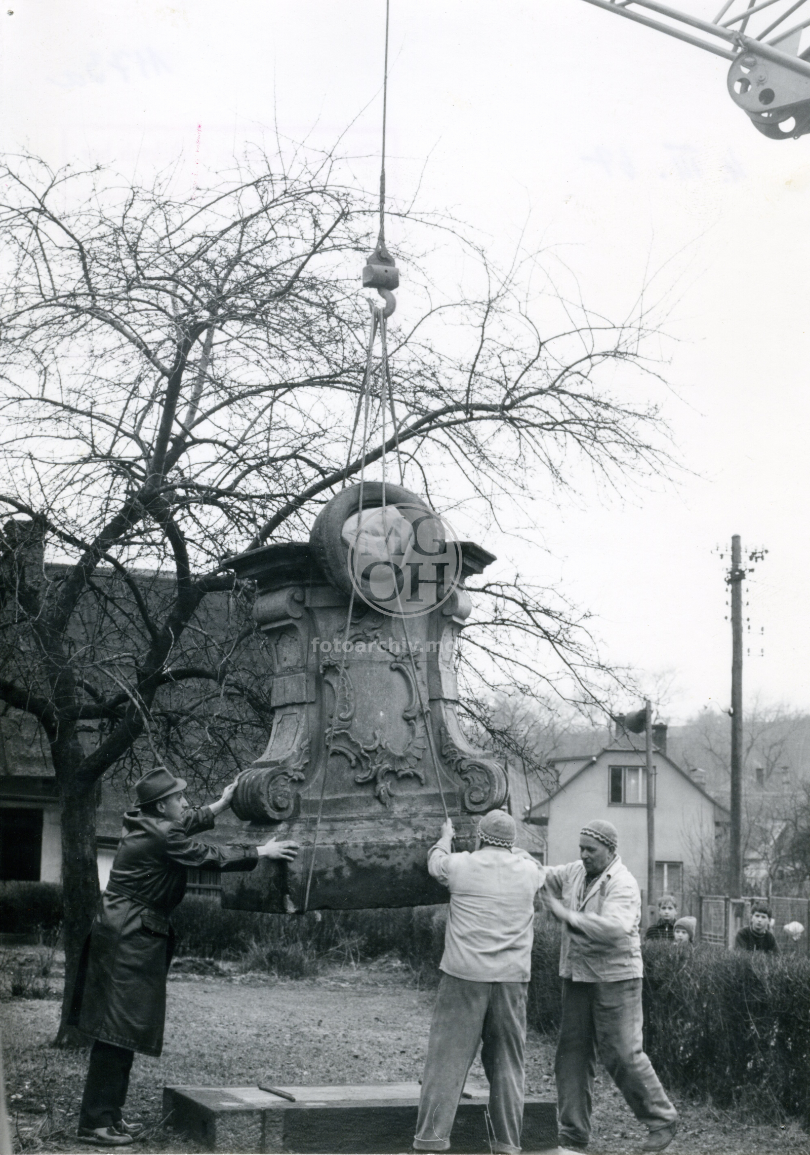 Fotografie - Přemístění sochy Loučení Ježiše Krista s Pannou Marií od bývalých jatek