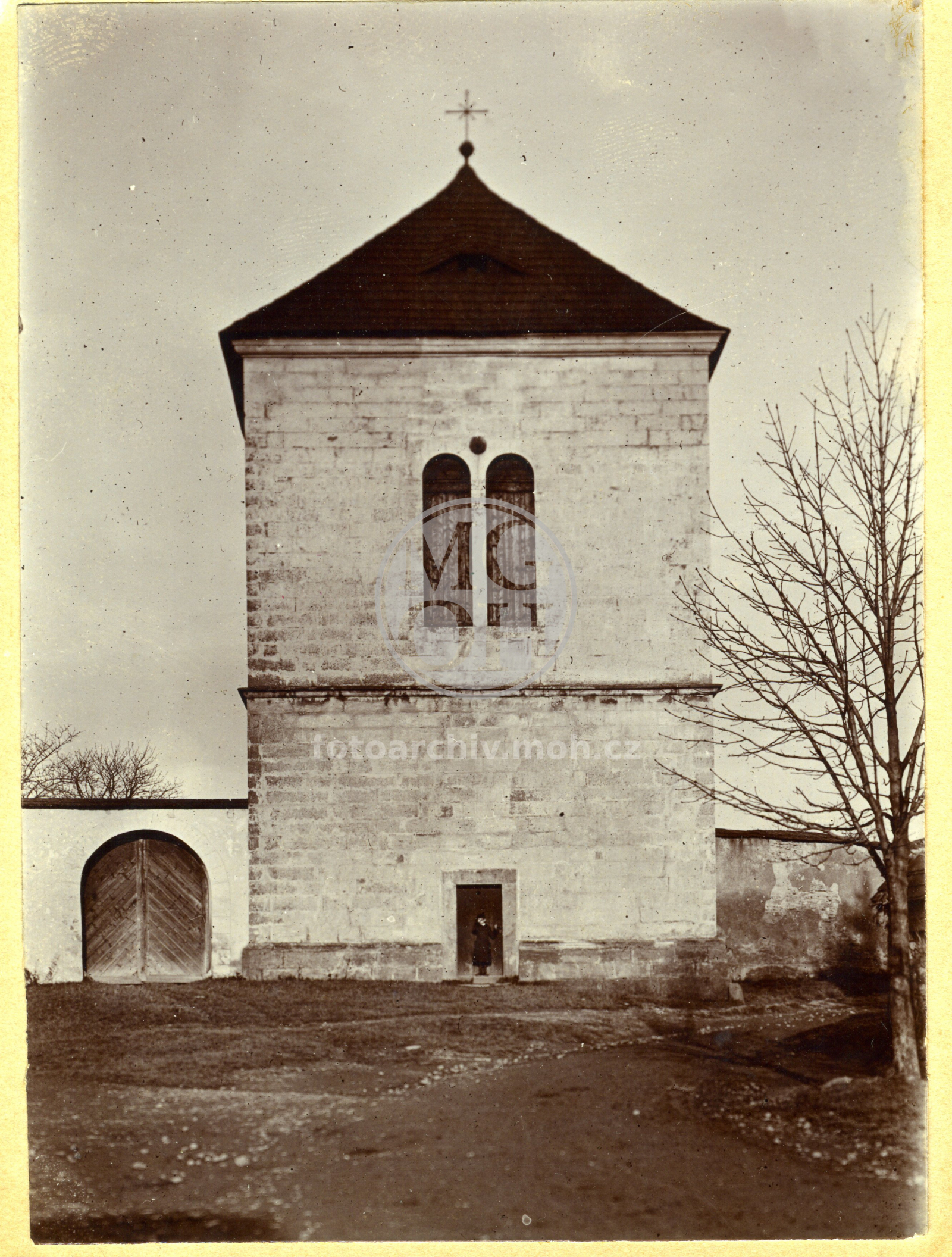 Fotografie - Zvonice u kostela Nejsvětější Trojice