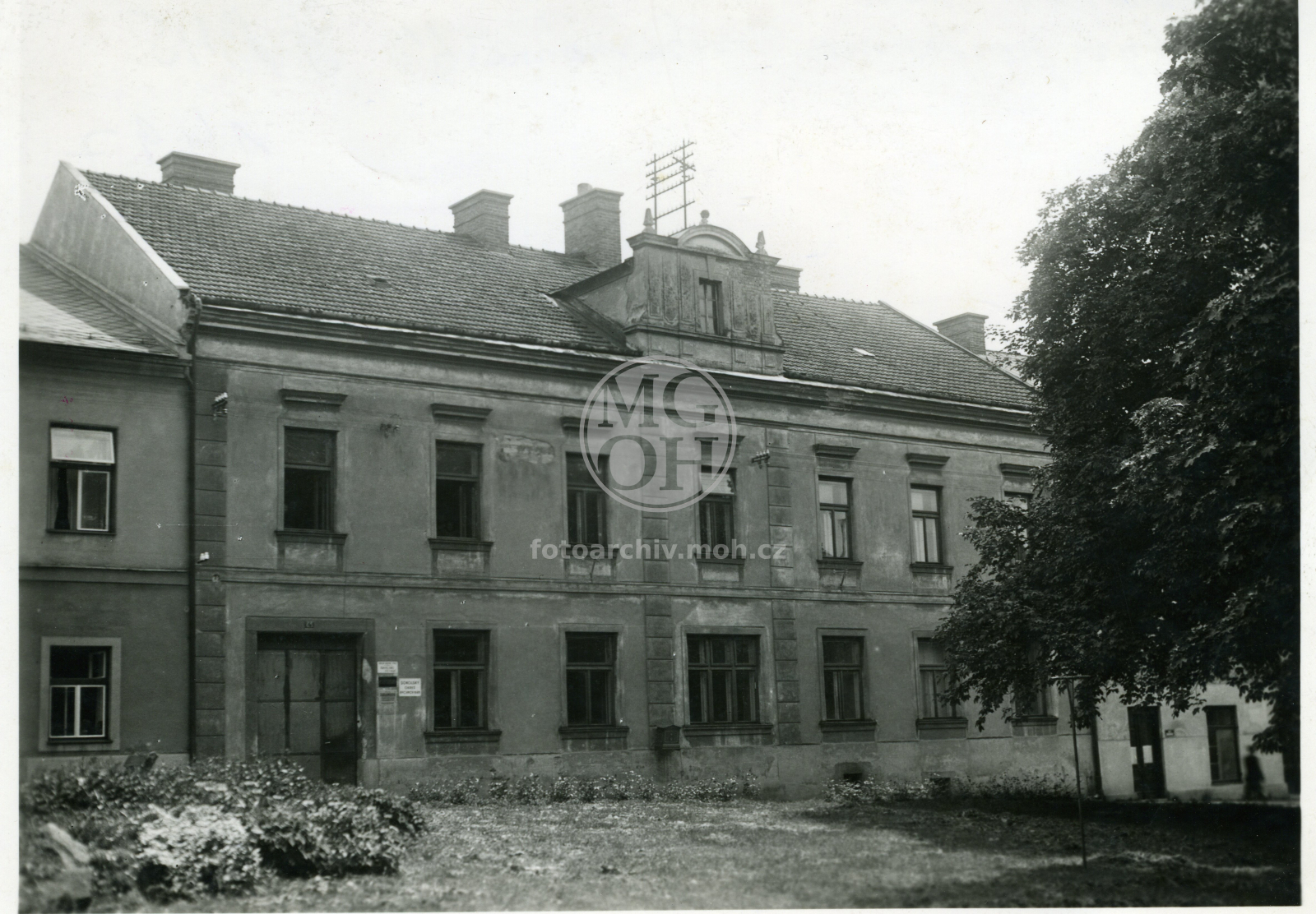 Fotografie - Bývalá pošta - Poláčkovo náměstí, nyní vojenská správa