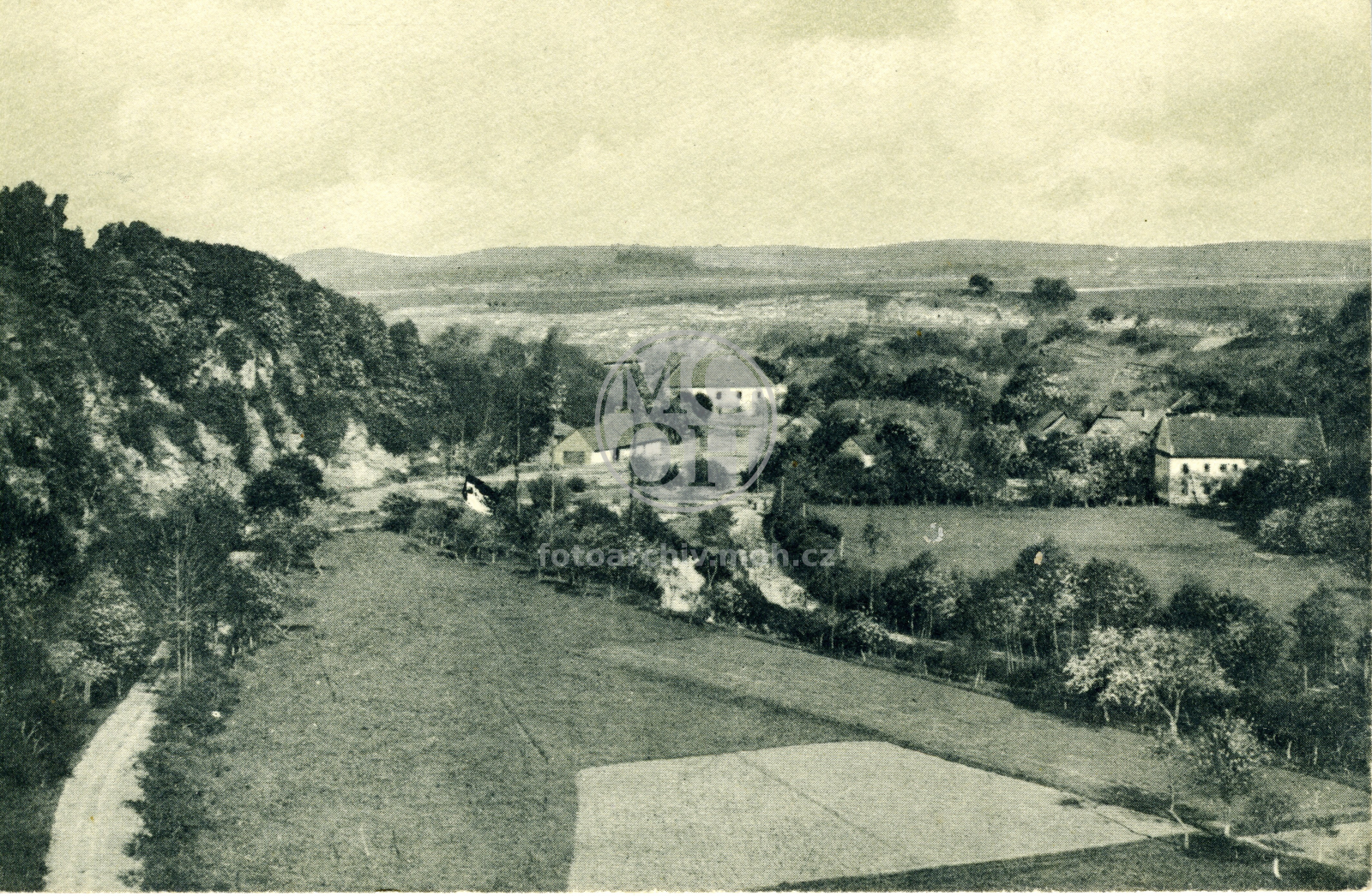 Fotografie - Modřínky - pohled přes Kněžnu k horám