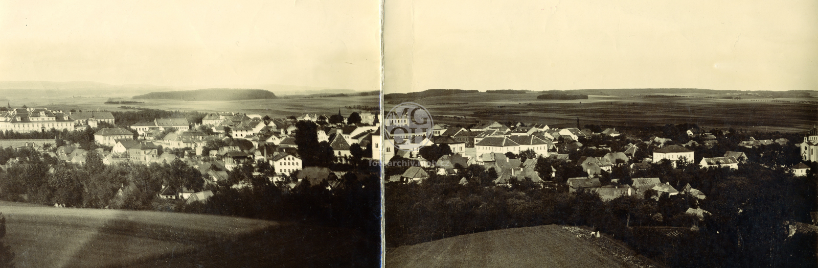 Fotografie - Panorama Rychnova - zámek až starý hřbitov