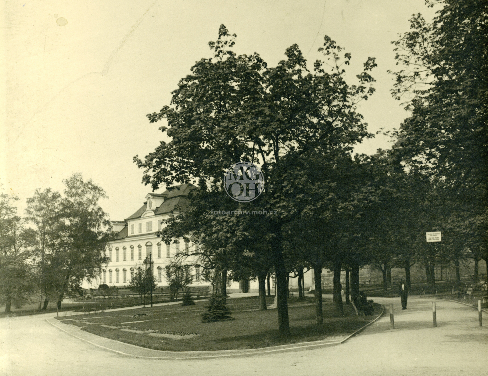 Fotografie - Parčík před zámkem